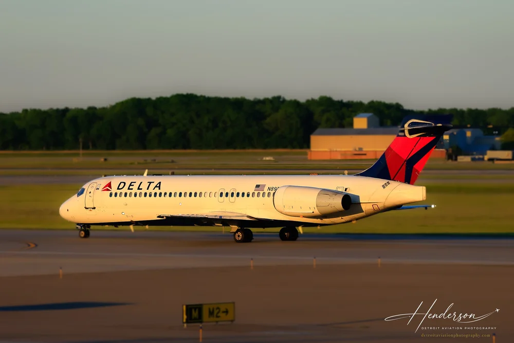 Delta N893AT Boeing 717 aviation print