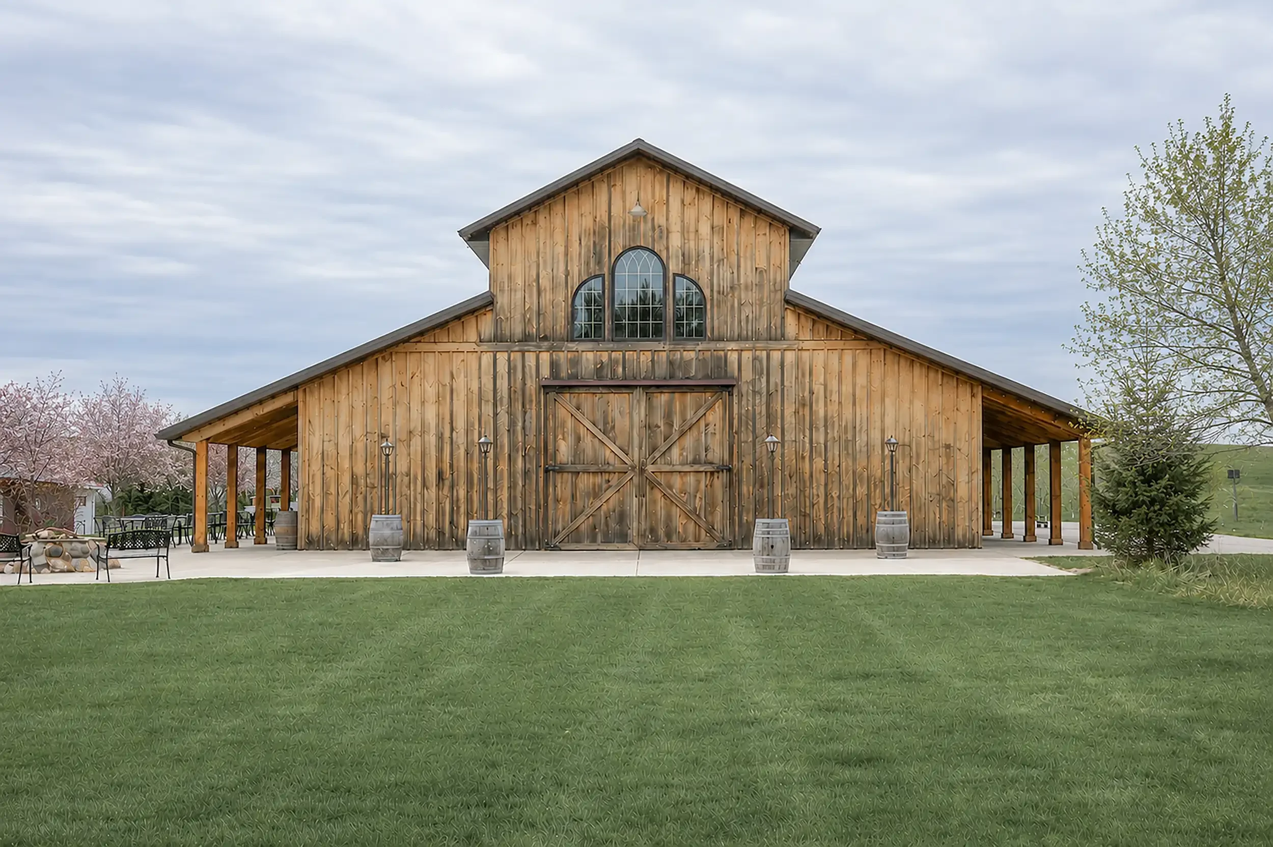 creekside-luxury-rustic-barn-weddings-events-Rush-City-mn-5.webp