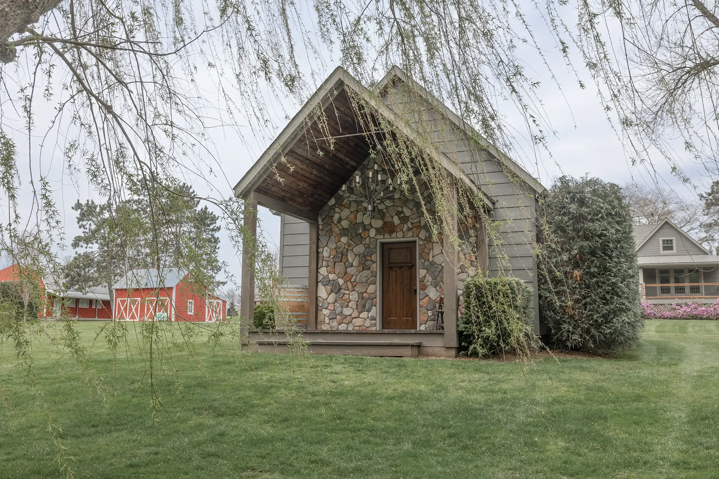 creekside-luxury-rustic-barn-weddings-events-Rush-City-mn-9.webp