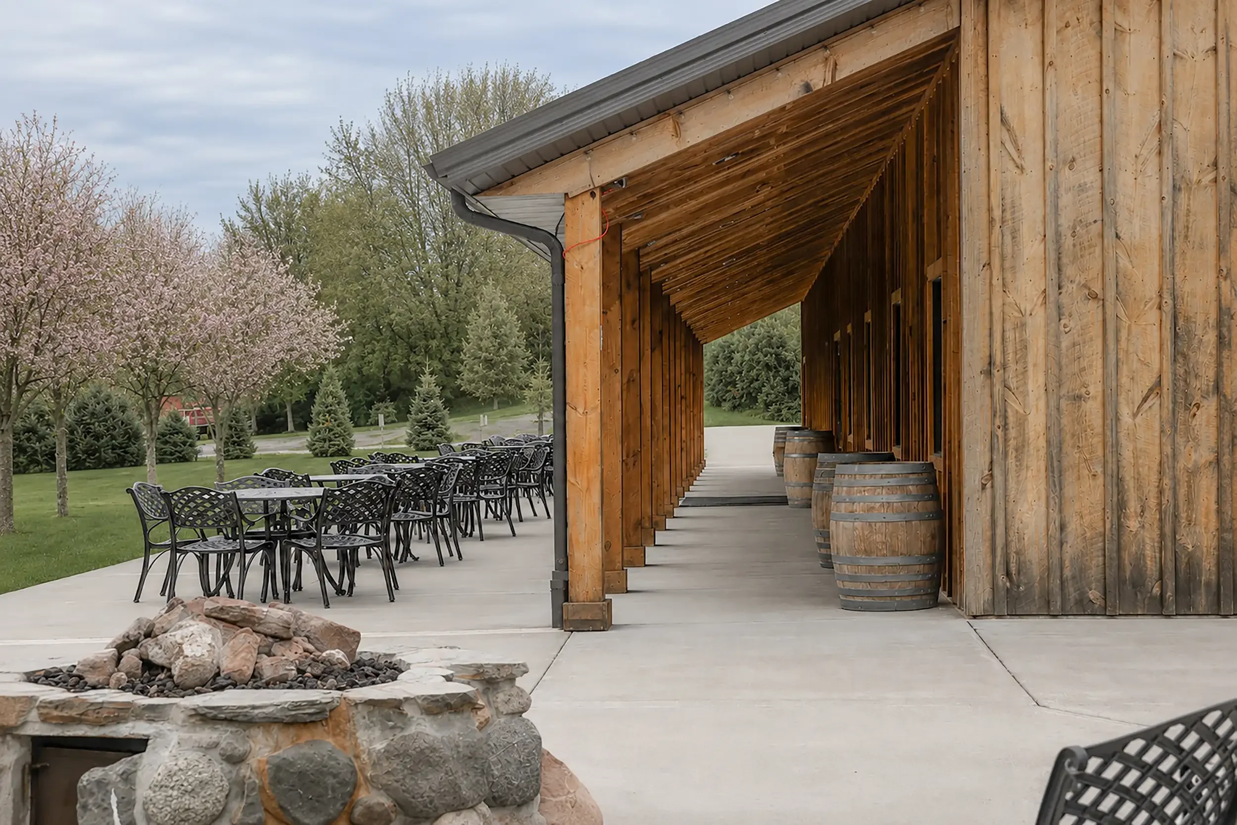 creekside-luxury-rustic-barn-weddings-events-Rush-City-mn-6.webp