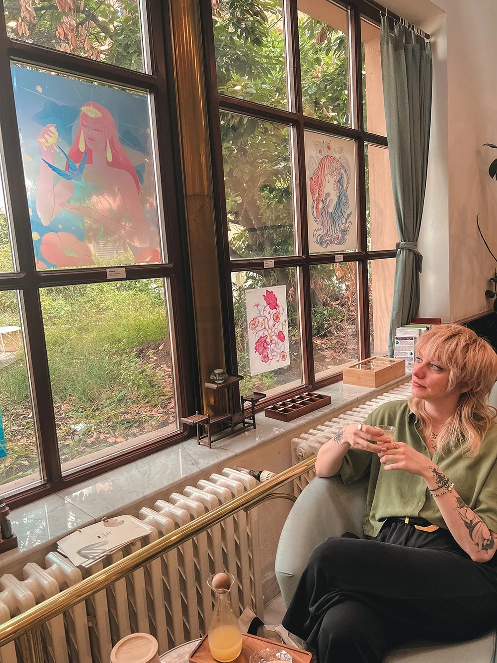 photo of martina fischmeister sitting in a cafe