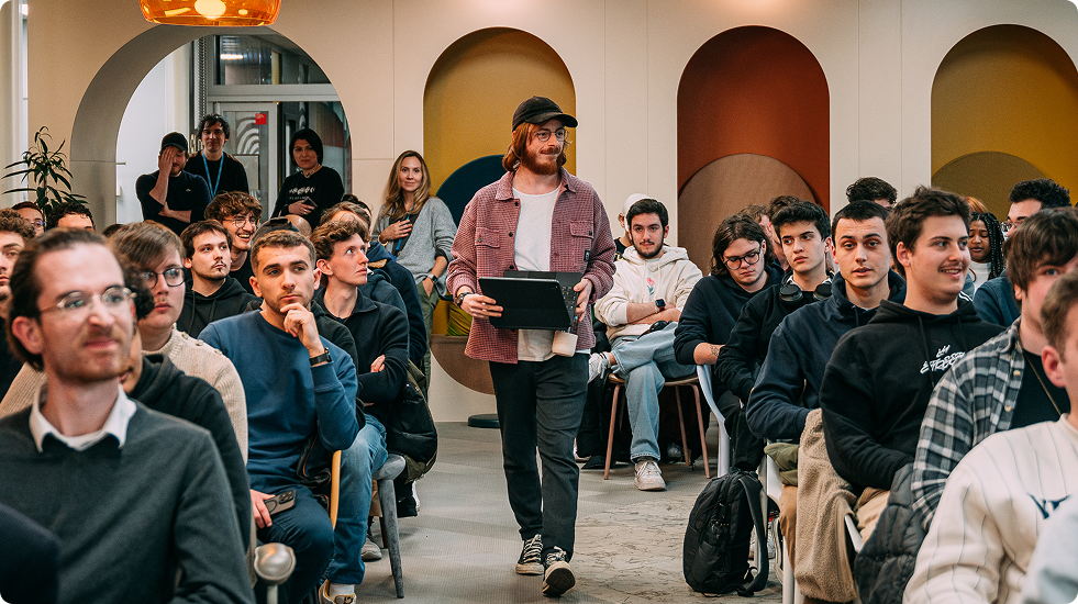 Youtubeur CyrilMP4 à un événement au Wojo Montparnasse