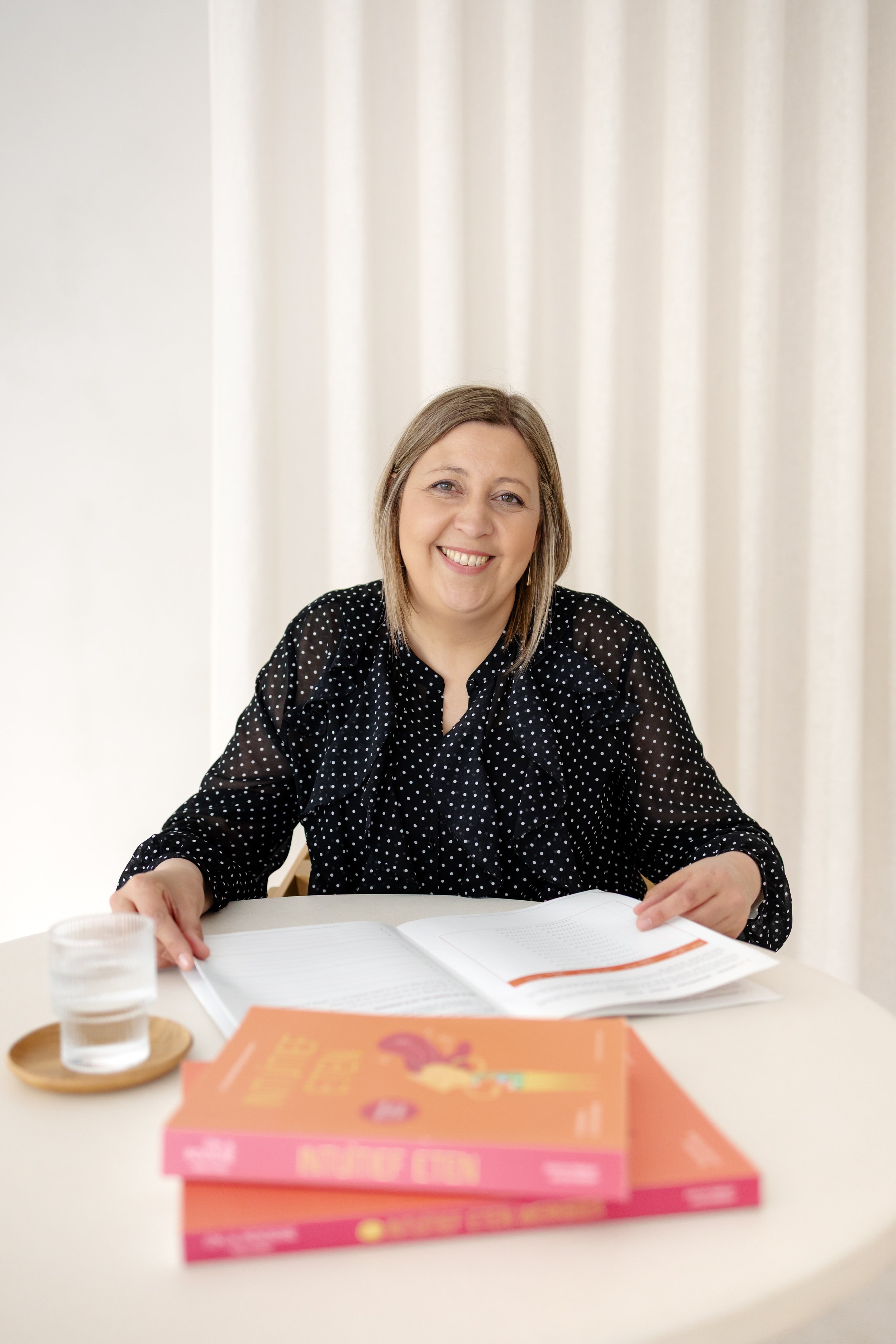 Anneleen, coach voor vrouwen die willen werken aan een positiever lichaamsbeeld en meer vrijheid rond eten.
