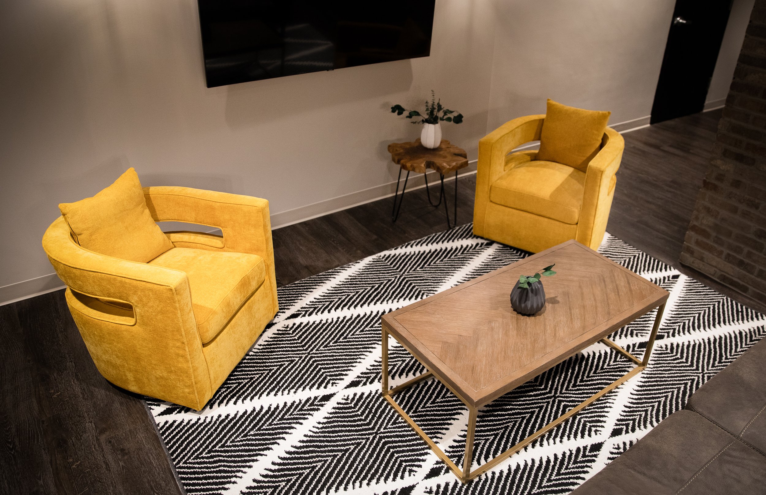 the-corner-pub-sitting-area-riegis-design-co.JPG
