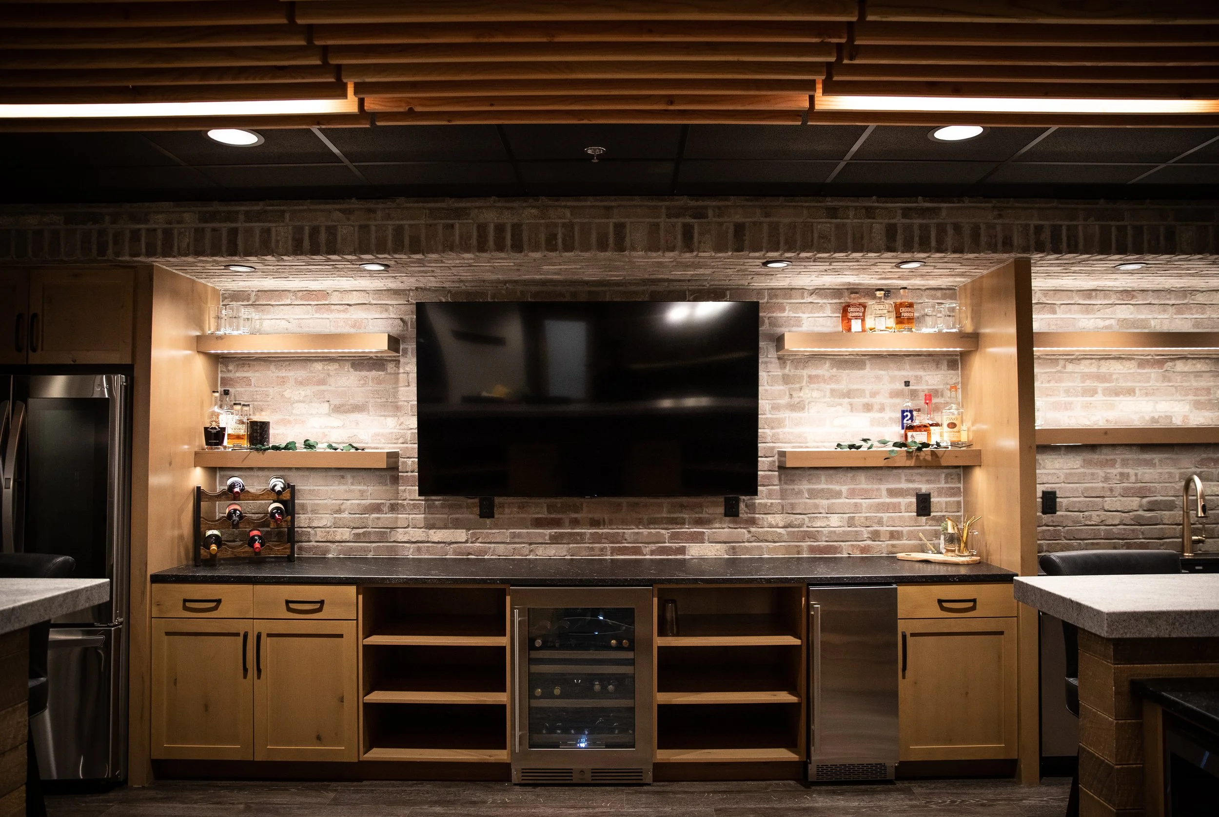 the-corner-pub-tv-bar-area-reigis-design-co.JPG