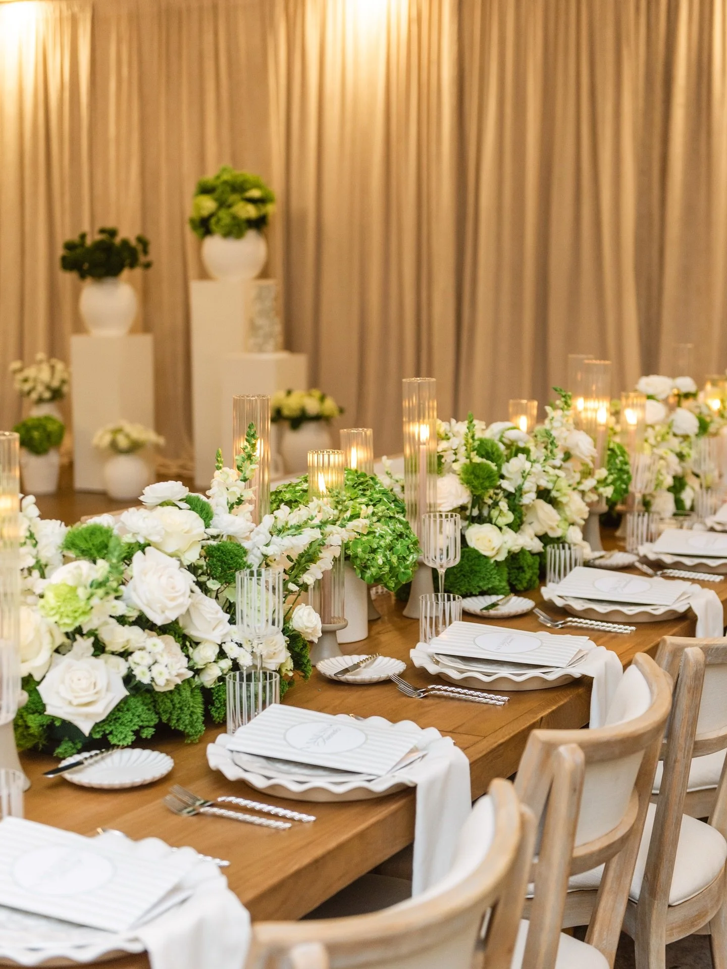 STYLED TO MATCH EVERY MOOD ✨

Comment down below to let us know which look is more your style? 🤍

&mdash;

#events #eventdecor #curated #curatedvisions #eventdesign #florals #floraldesigns #tabletopdecor #luxurydecor #toronto #tablescapestyling #gta