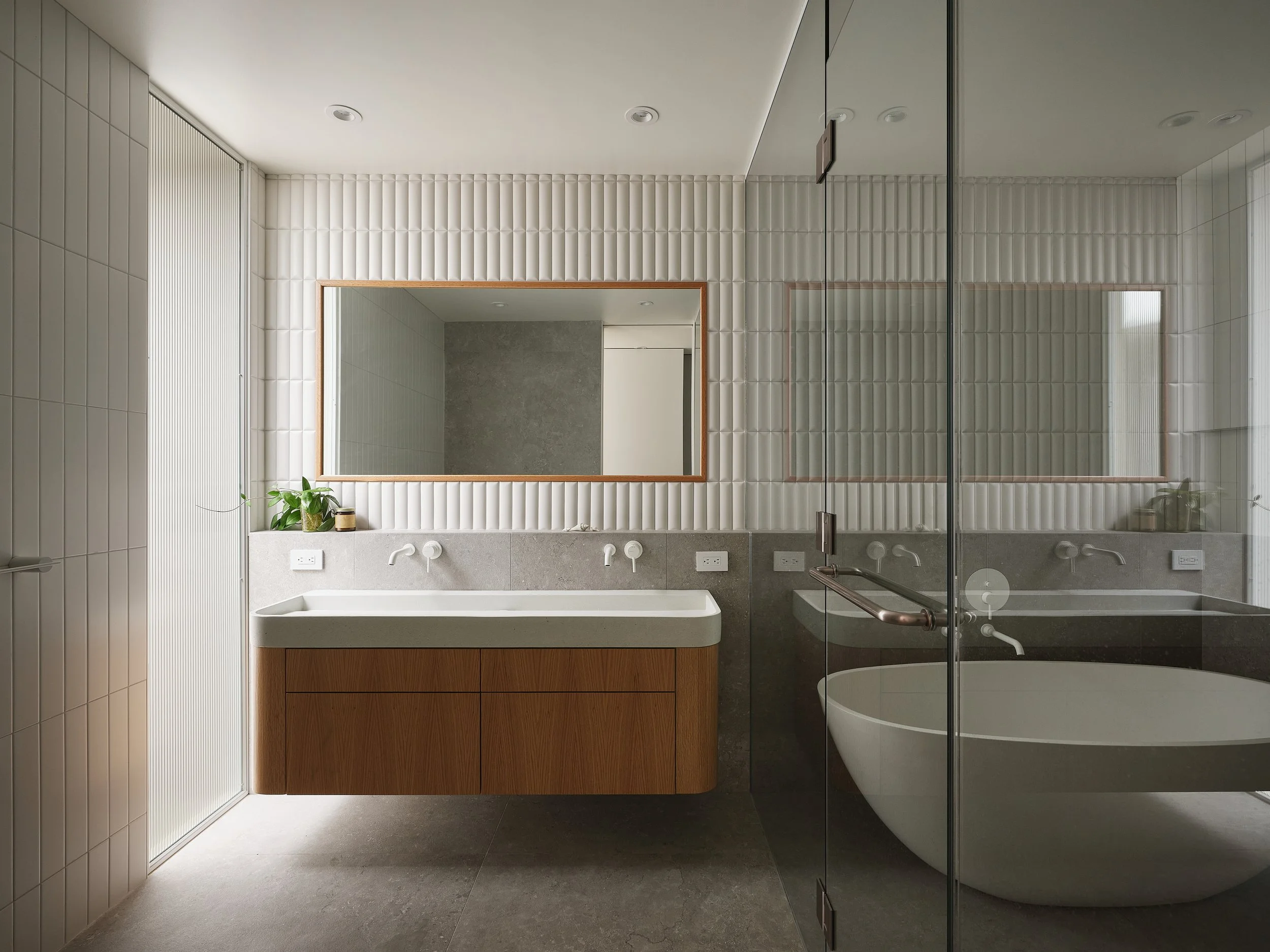 Construction: Ovi Construction -
Architecture: Borgne Ritzk -
Photo: Maxime Brouillet