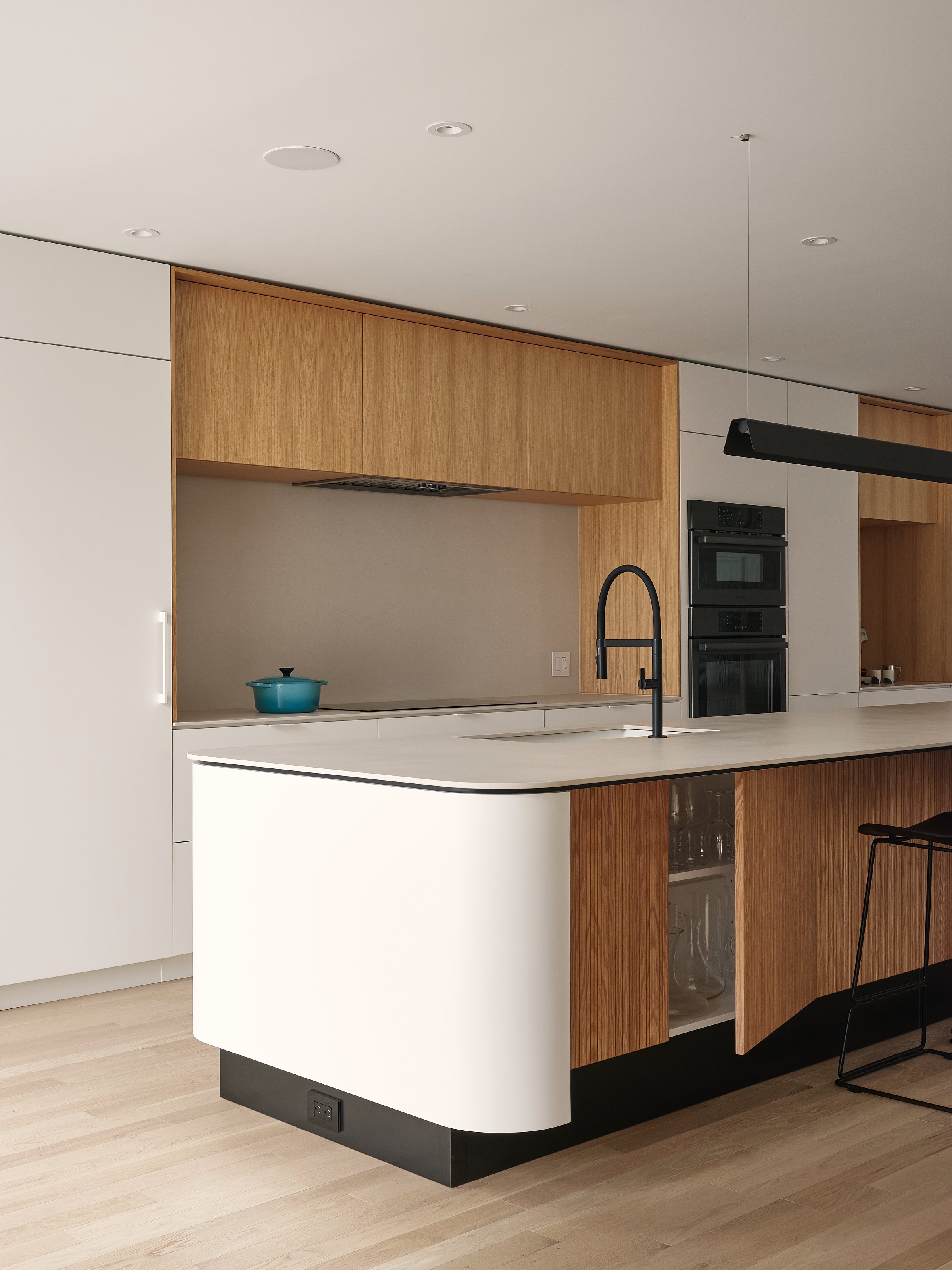 Construction: Ovi Construction -
Architecture: Borgne Rizk -
Photo: Maxime Brouillet
