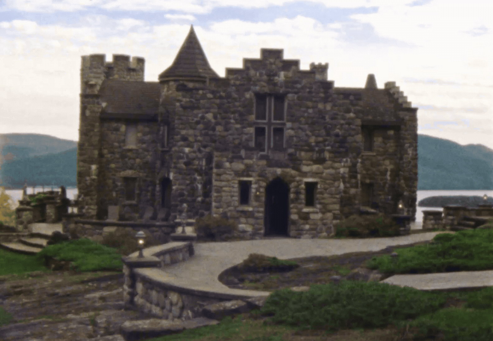 Walls-Trimble_Super-8_Lake-George_4.gif