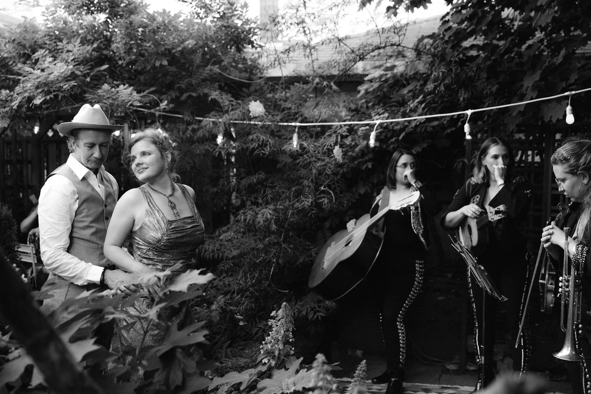 Walls-Trimble_Brooklyn-Garden_Film_Wedding_46.jpg