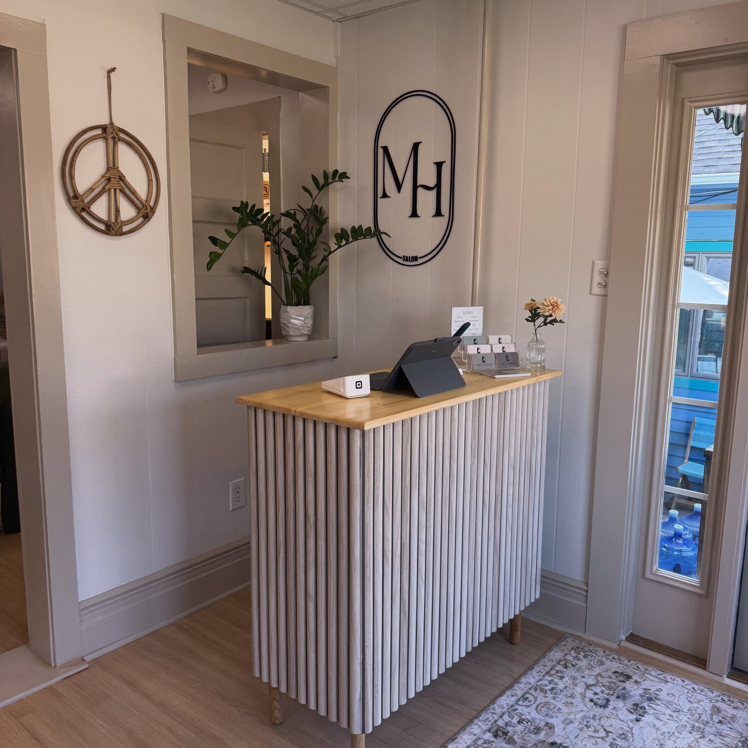 One more time for the desk, but with a full view and new Mane House signage 😍