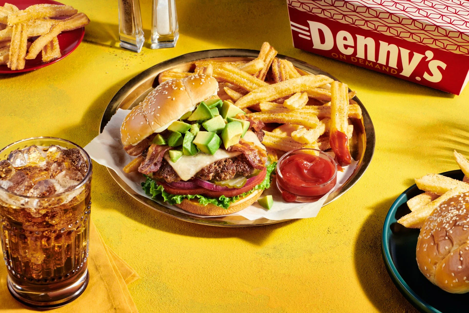Dennys09132022_Bacon+Avacado+Cheeseburger_2711.jpeg-2.webp