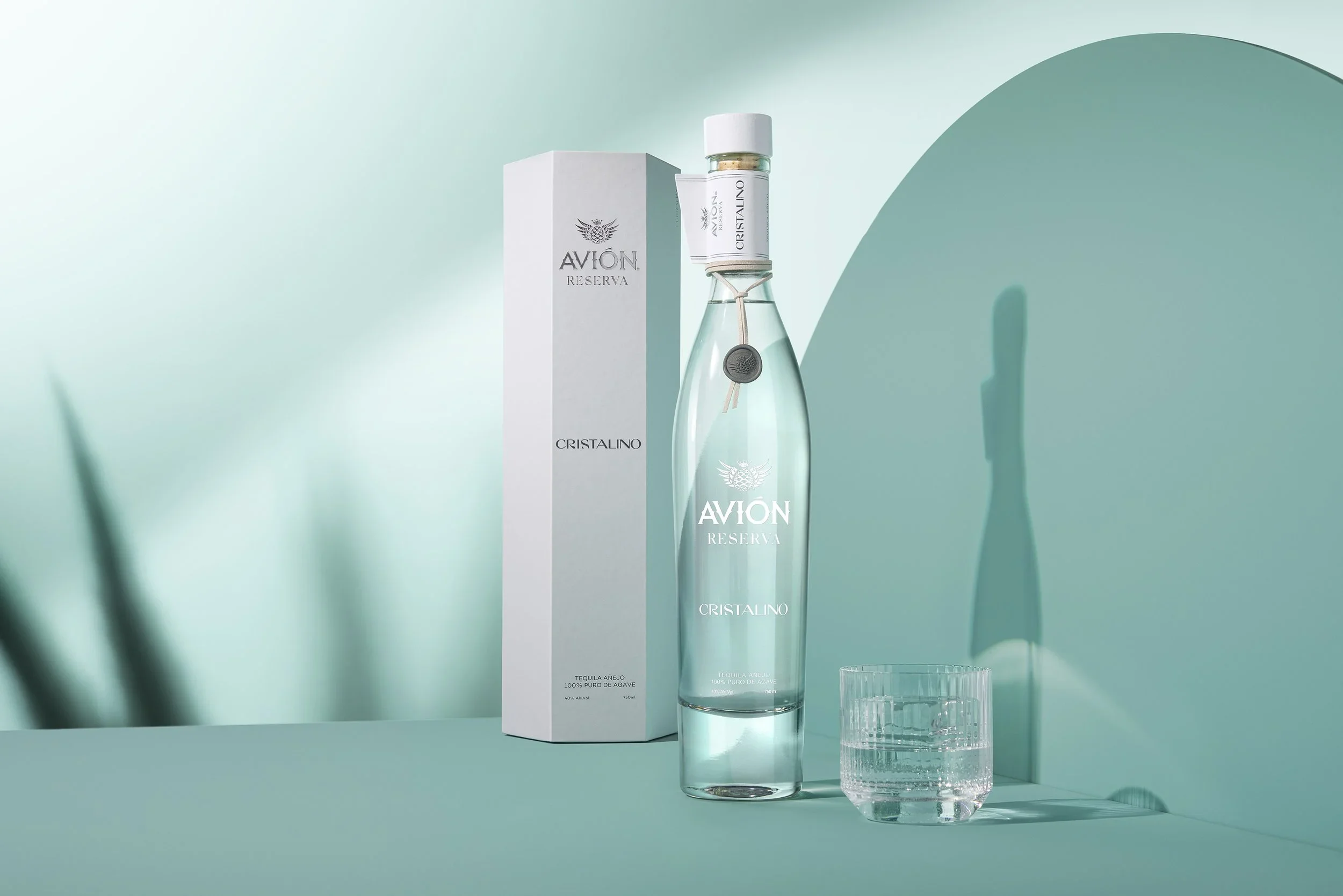 AvionCristalino_BottleAndCase_k_CocktailRight+copy.JPG.webp