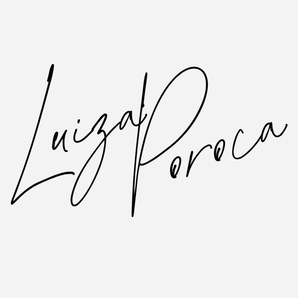 Stylized signature of Luiza Poroca in black cursive font on a light background.