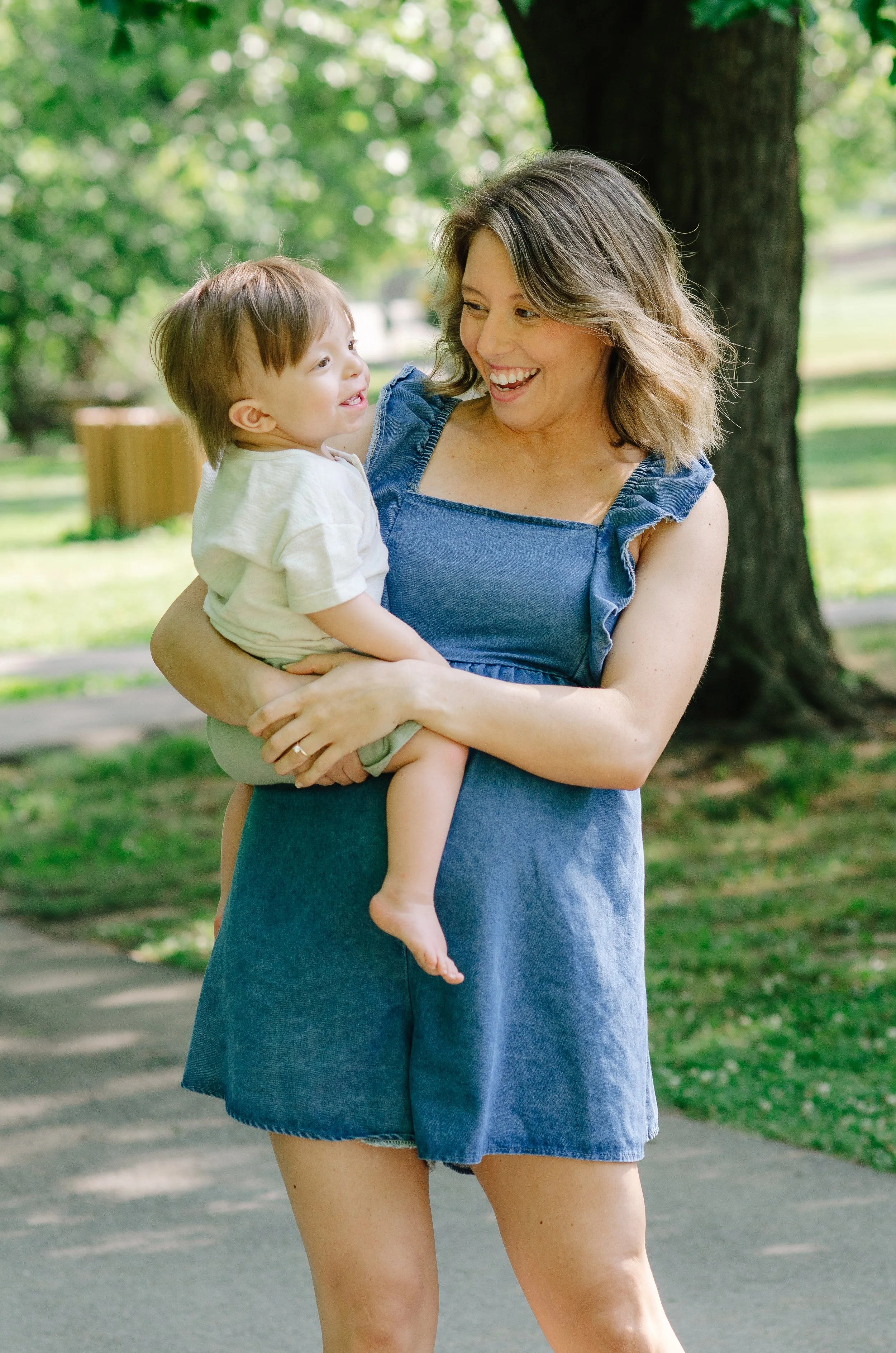 Maryville family photographer capturing outdoor photos in a park