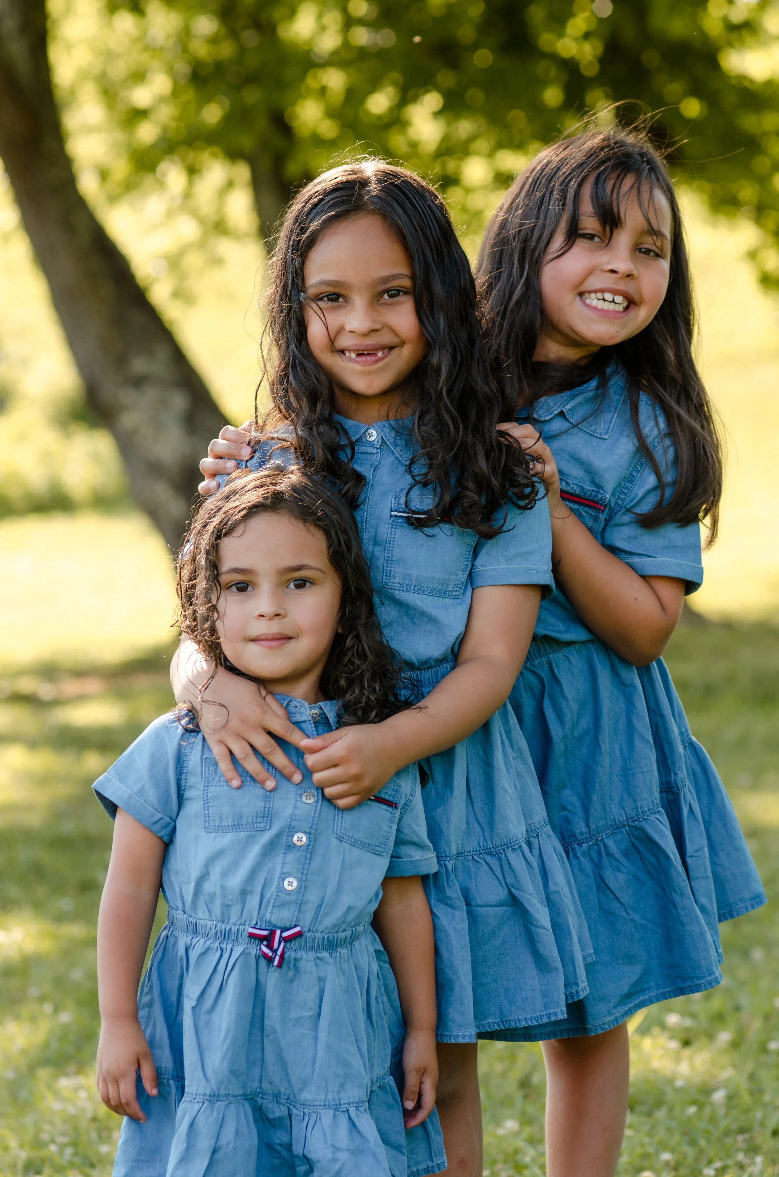 Knoxville family photographer capturing authentic sibling connection