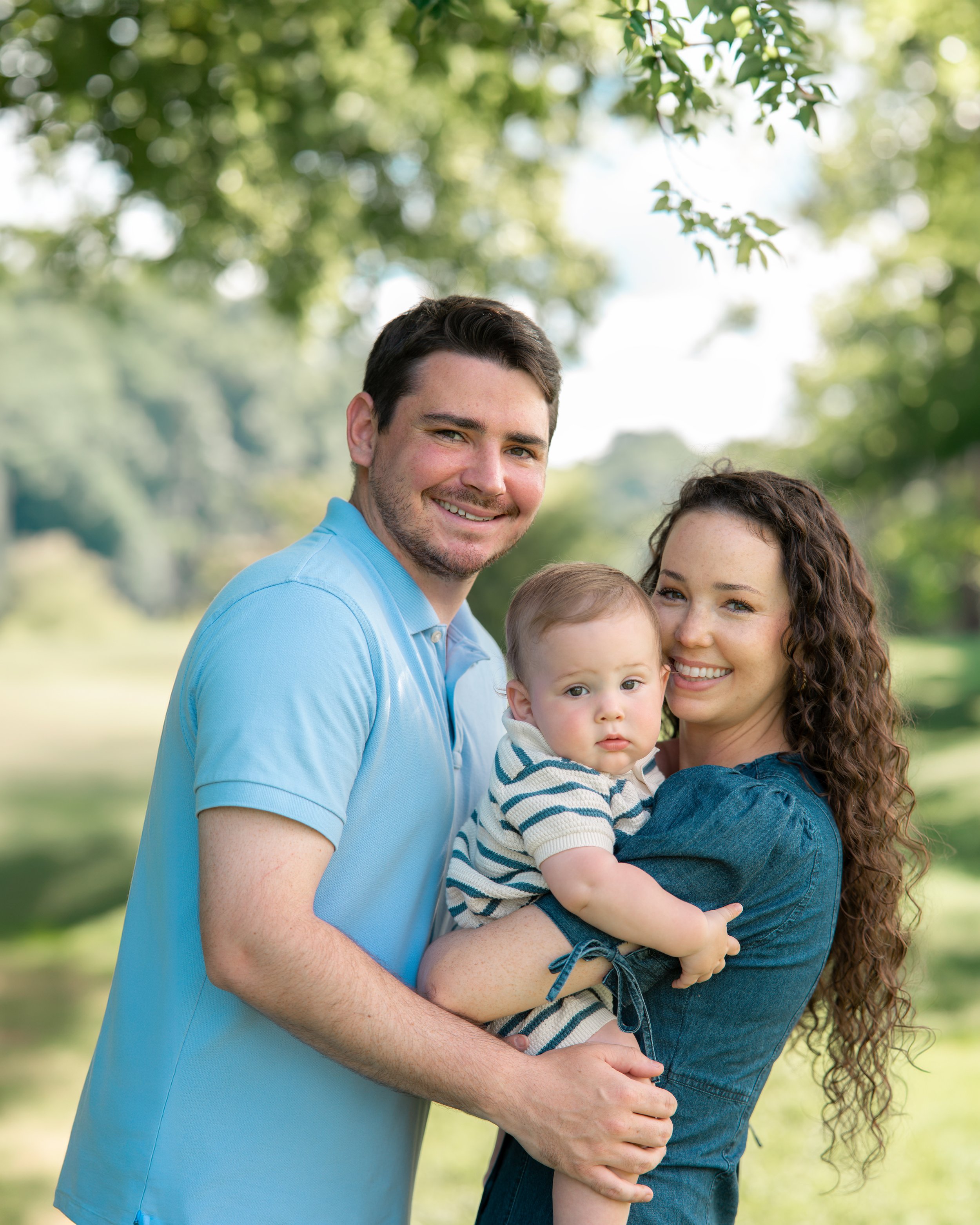 Knoxville family photographer capturing authentic sibling connection