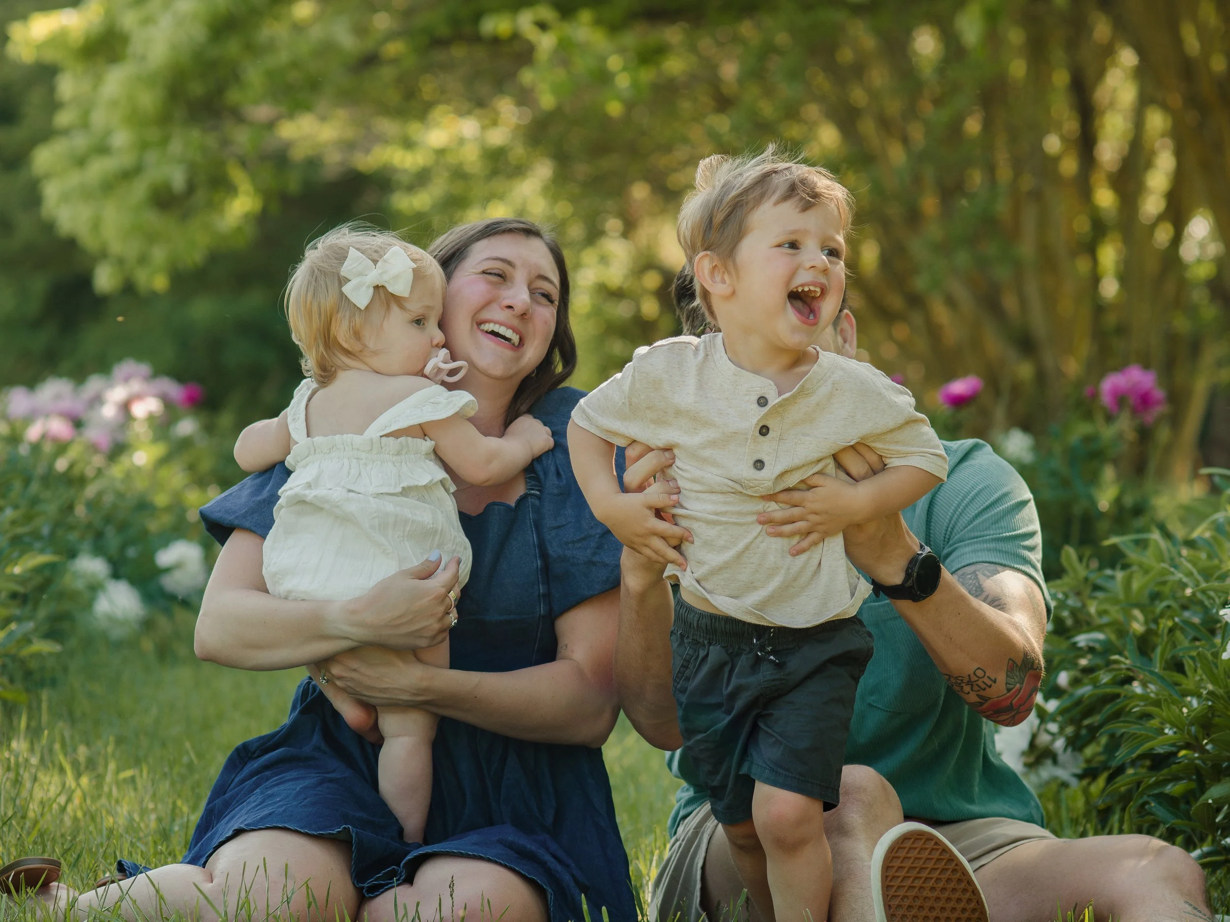Stress-free, kids playing photo session taken by Maryville Photographer
