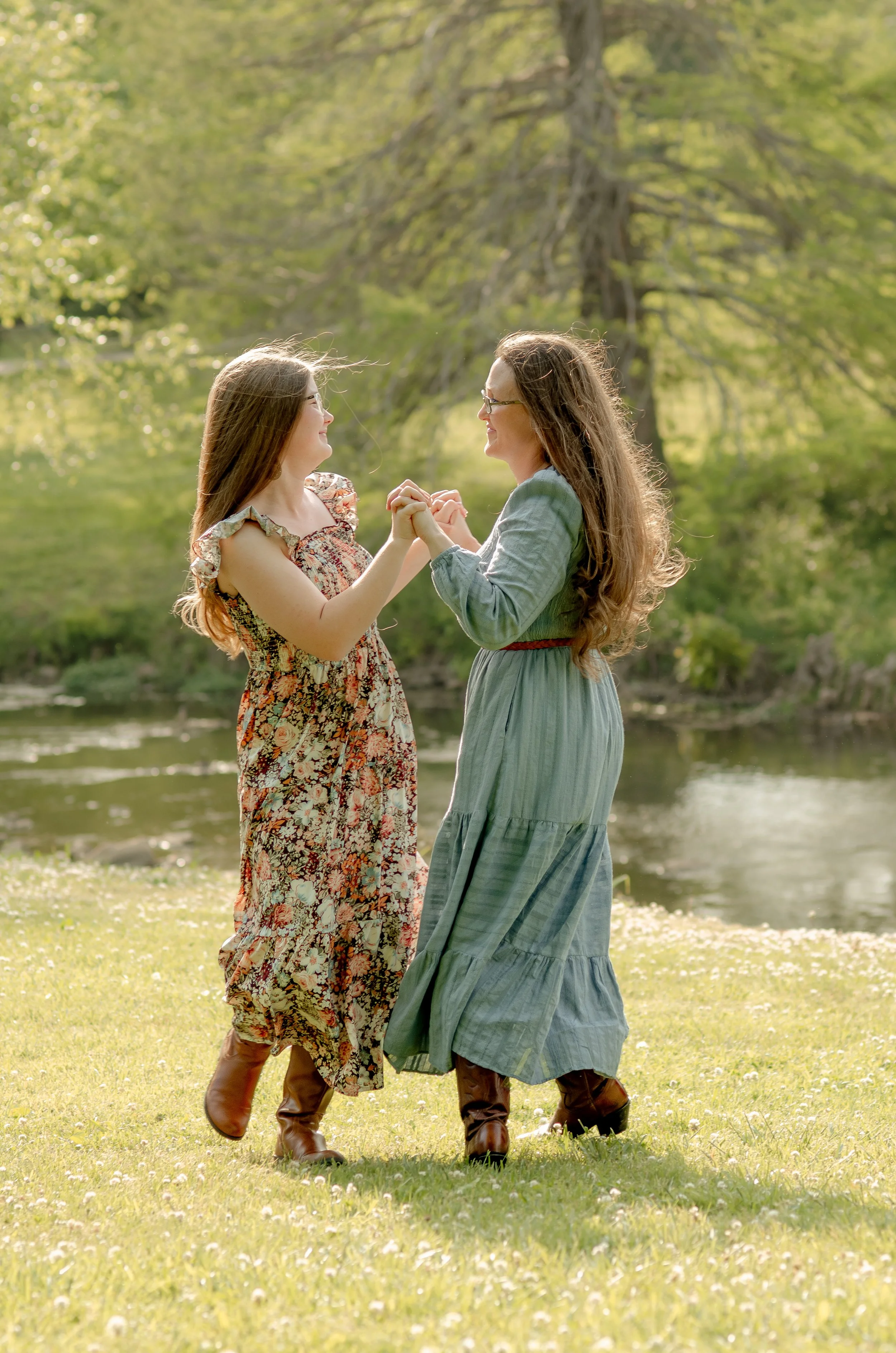 Family photos in a park in Knoxville with soft light and candid interaction