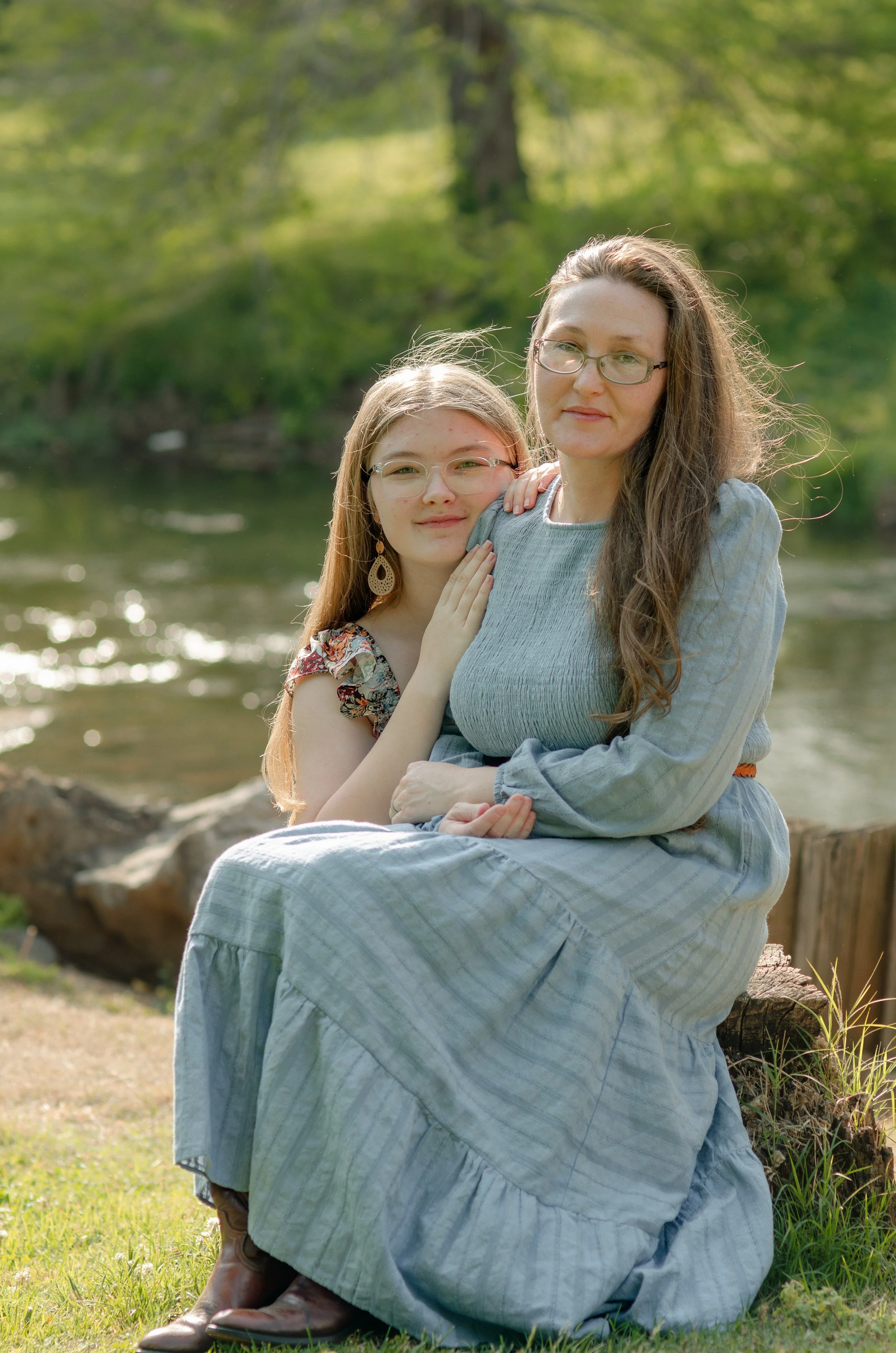 Outdoor family photos in Knoxville with relaxed posing and gentle, natural tones