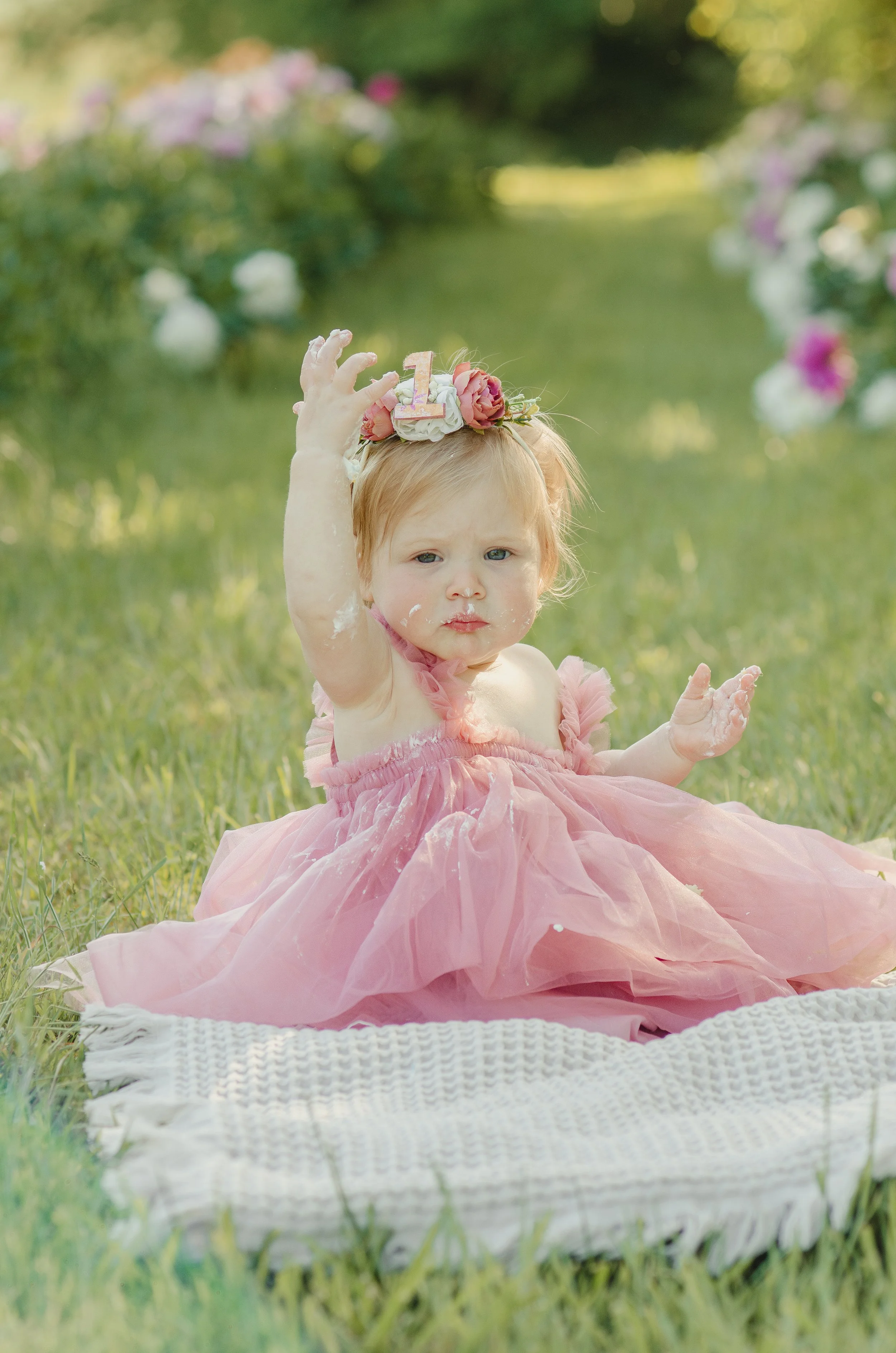 Knoxville photographer capturing first birthday cake smash