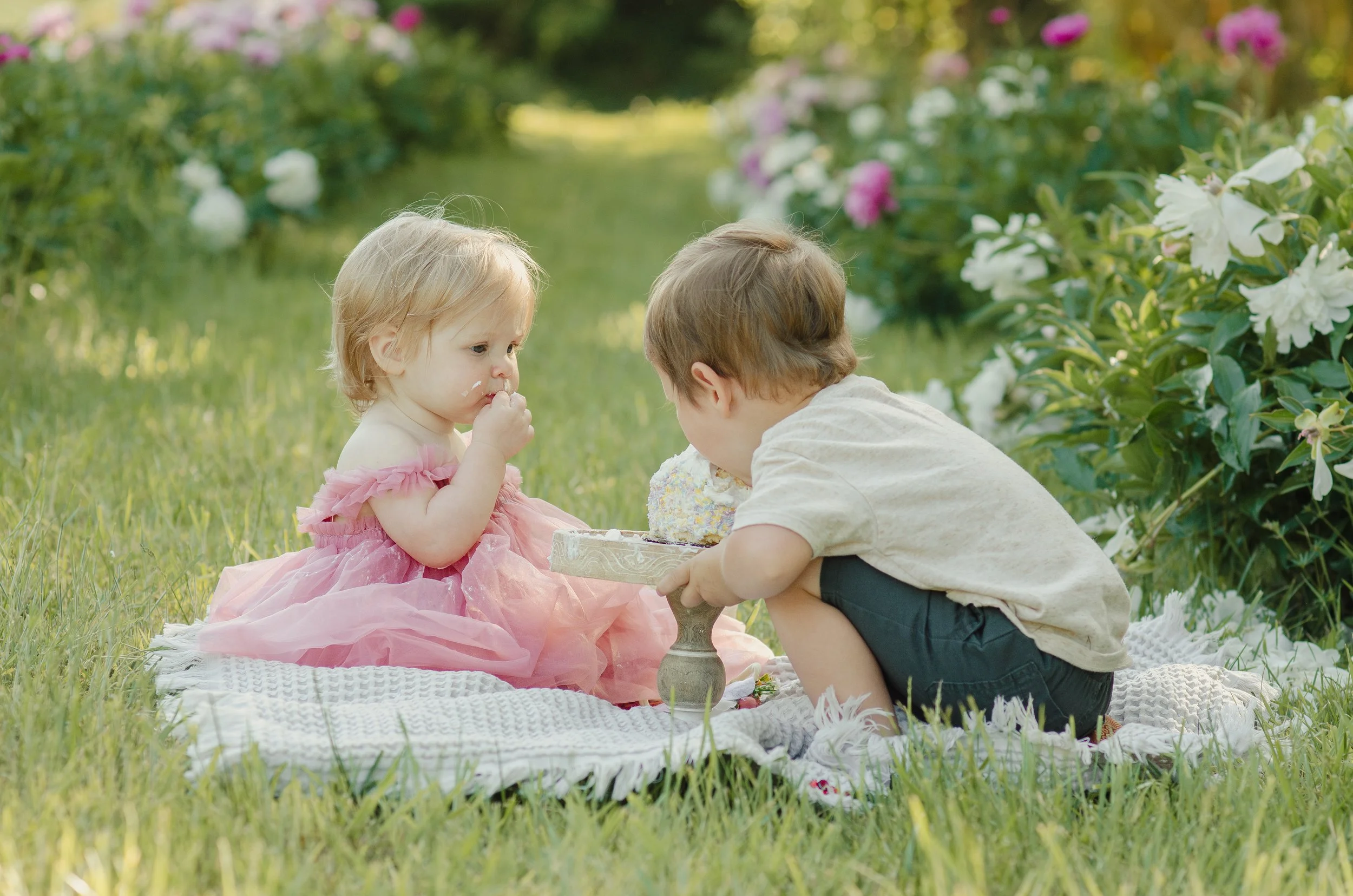 Baby cake smash session in Knoxville with natural light and relaxed, candid moments