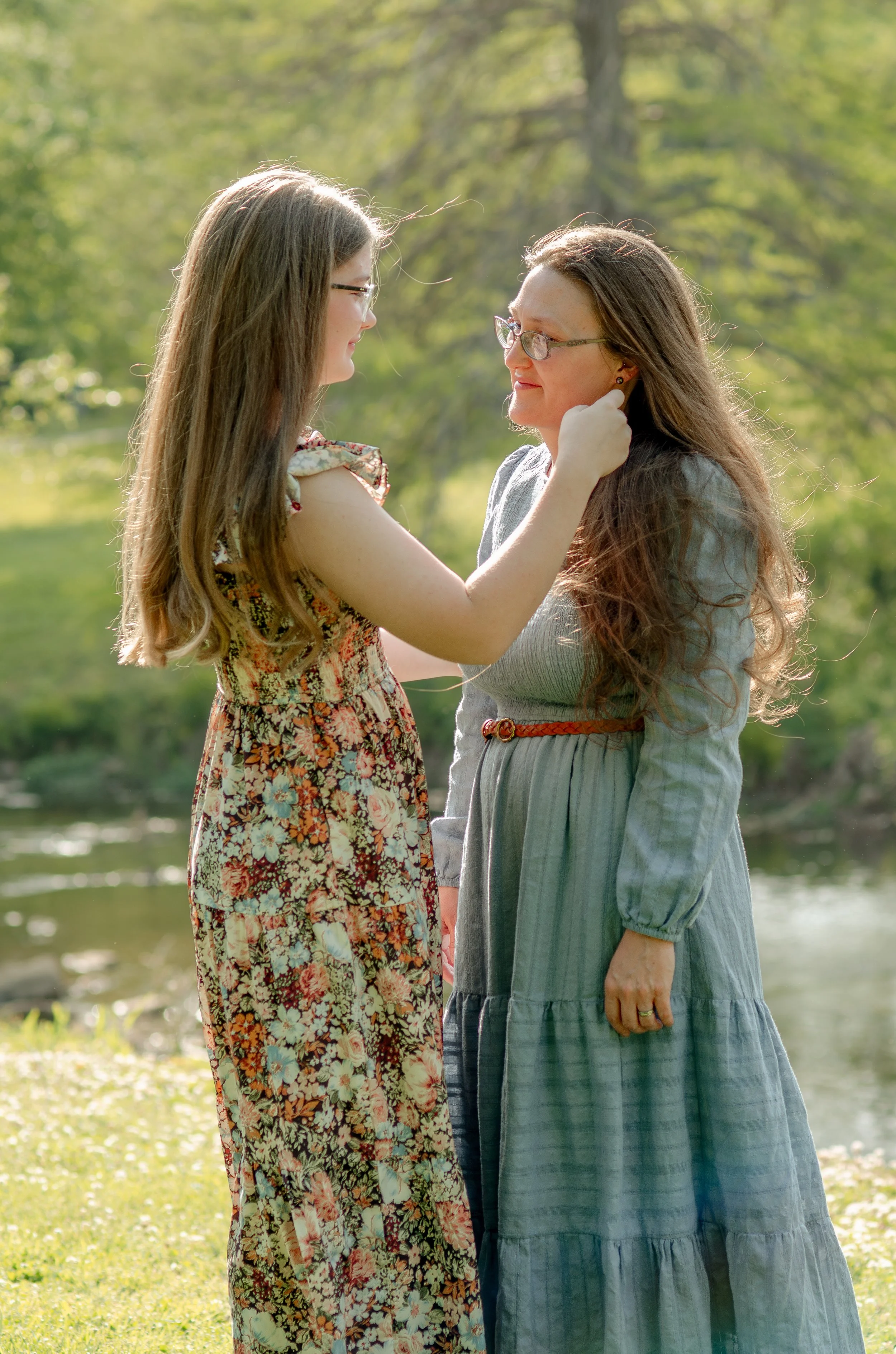 Soft and airy family photos in Knoxville park with genuine, unposed connection