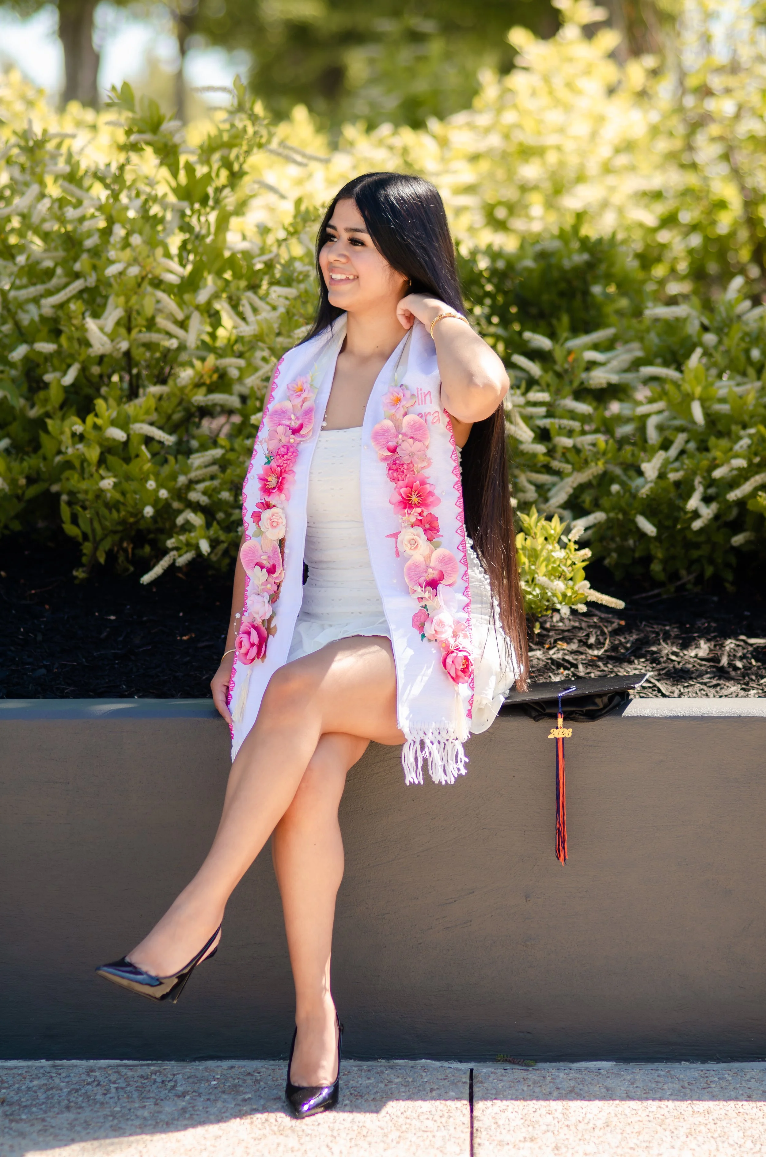 Graduation captured in Knoxville with relaxed, natural style