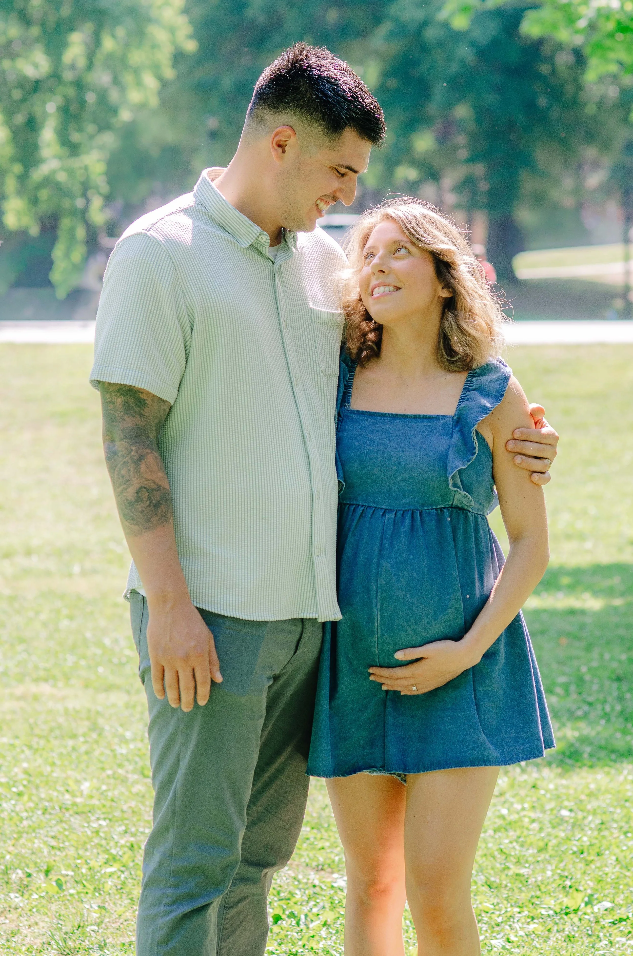 Natural maternity photography at Sandy Springs Park in Maryville, Tennessee, featuring an expecting mother outdoors