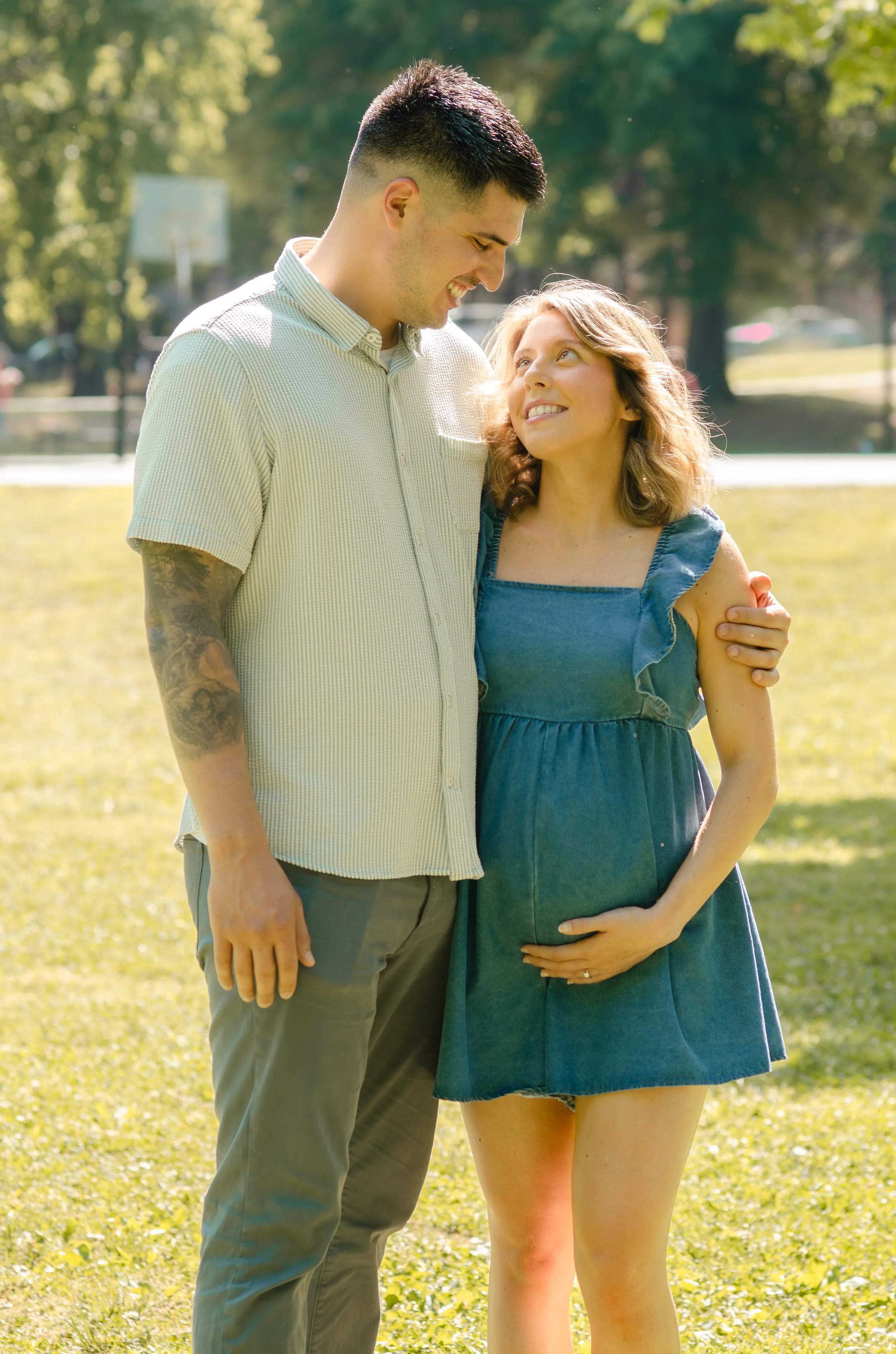 Soft and timeless maternity family photography in Maryville