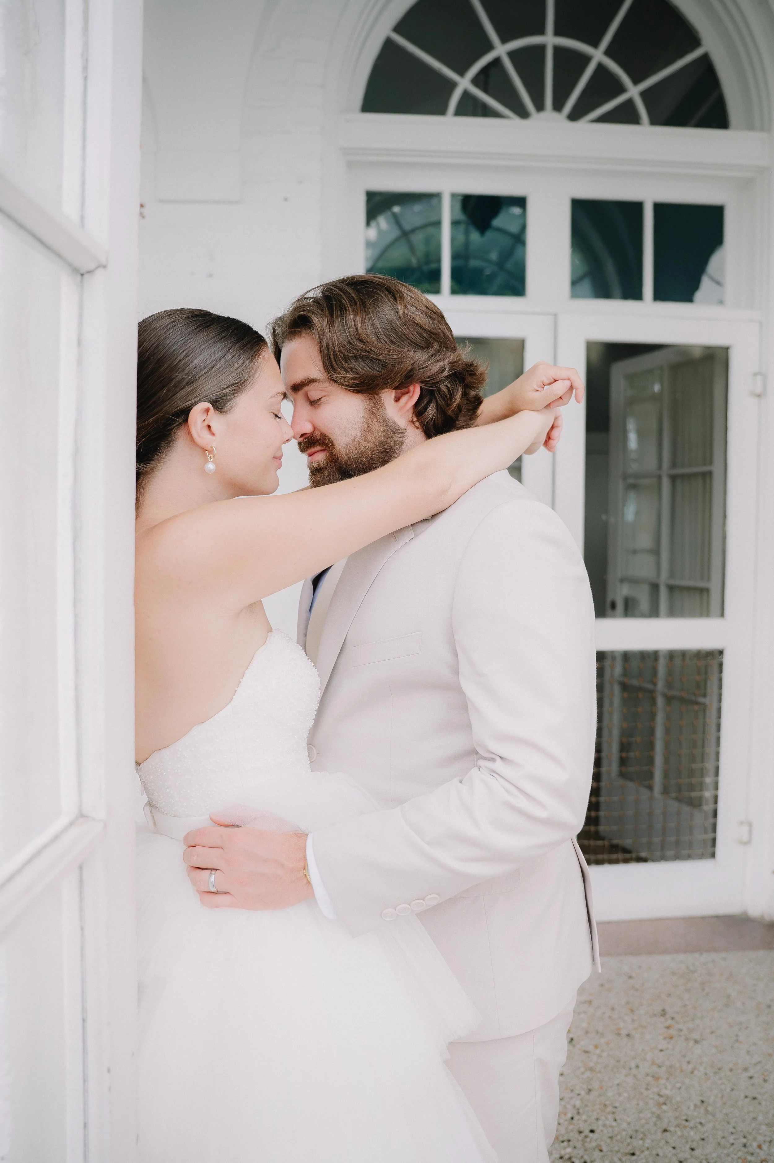 Timeless Bridal portraits outside Bleak House in Knoxville, Tennessee