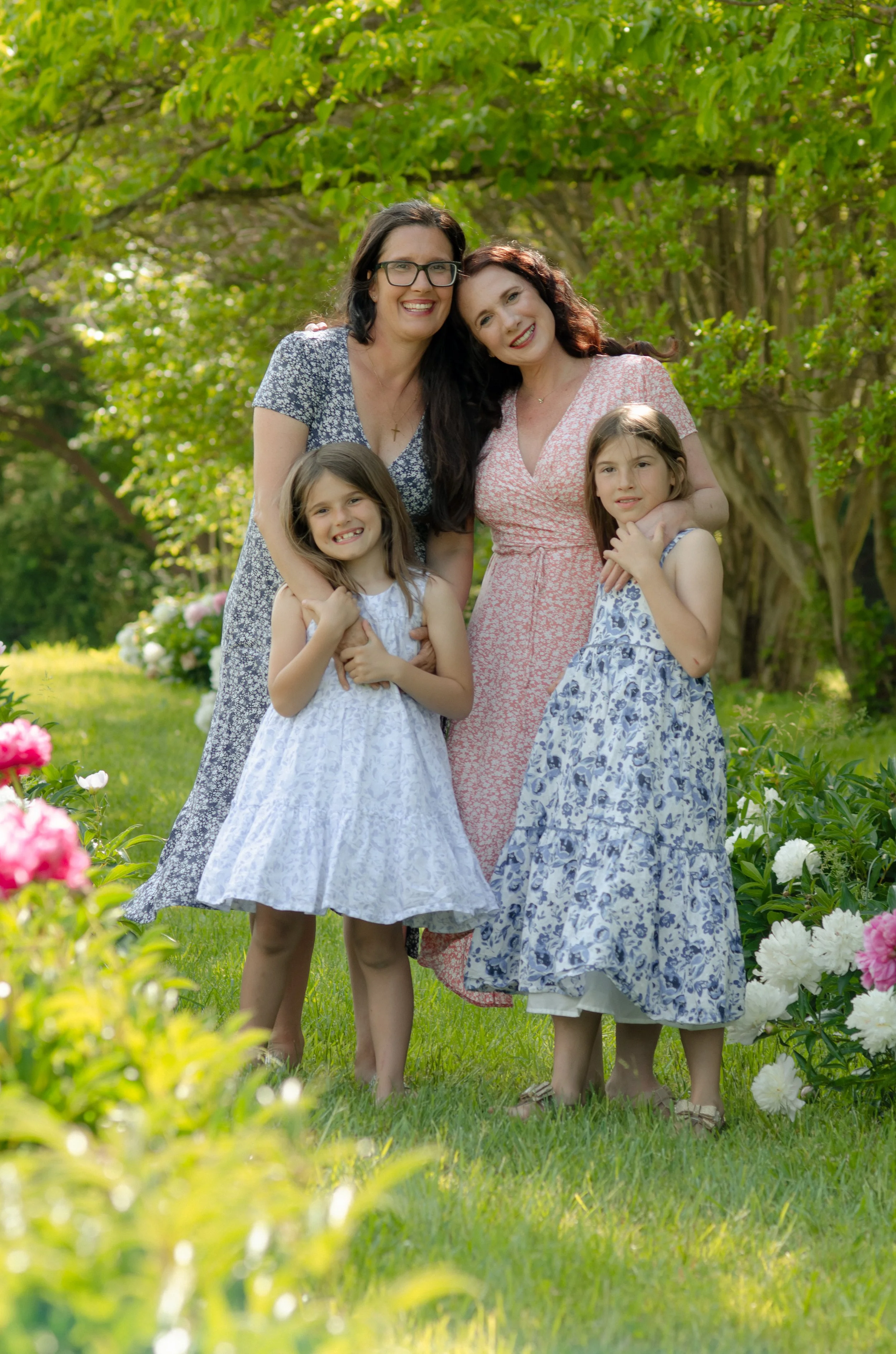 Soft and airy outdoor family photos in Knoxville with relaxed, guided moments