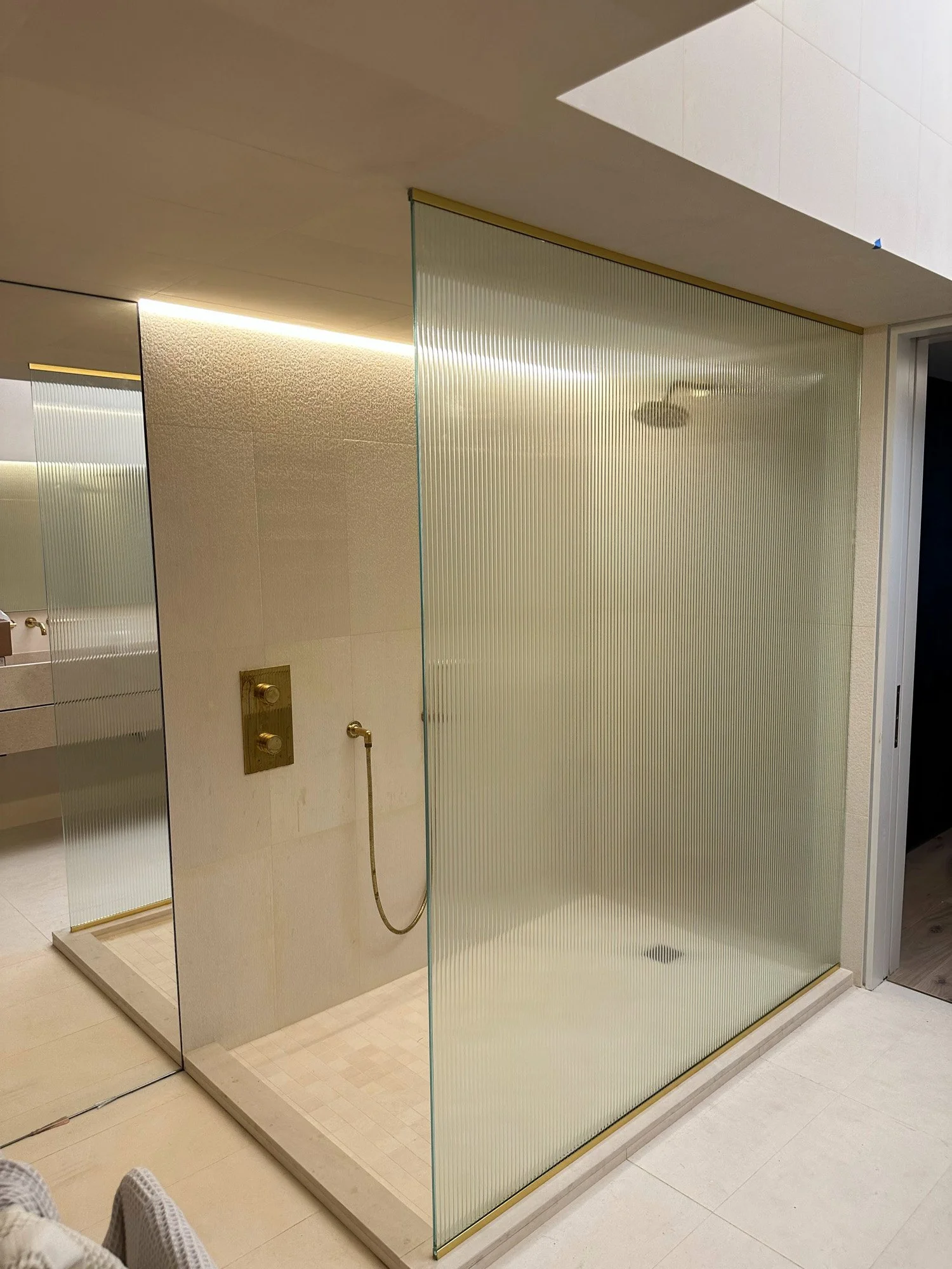 Glass Showers-155.jpg