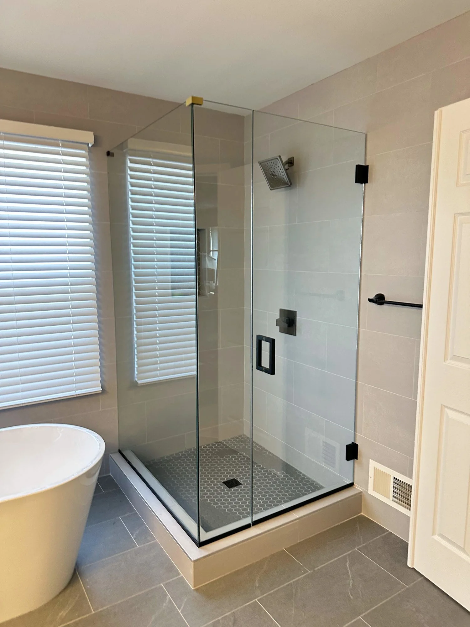 Glass Showers-158.jpg
