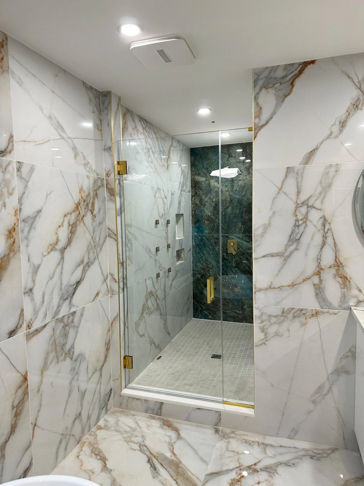 Glass Showers-107.jpg