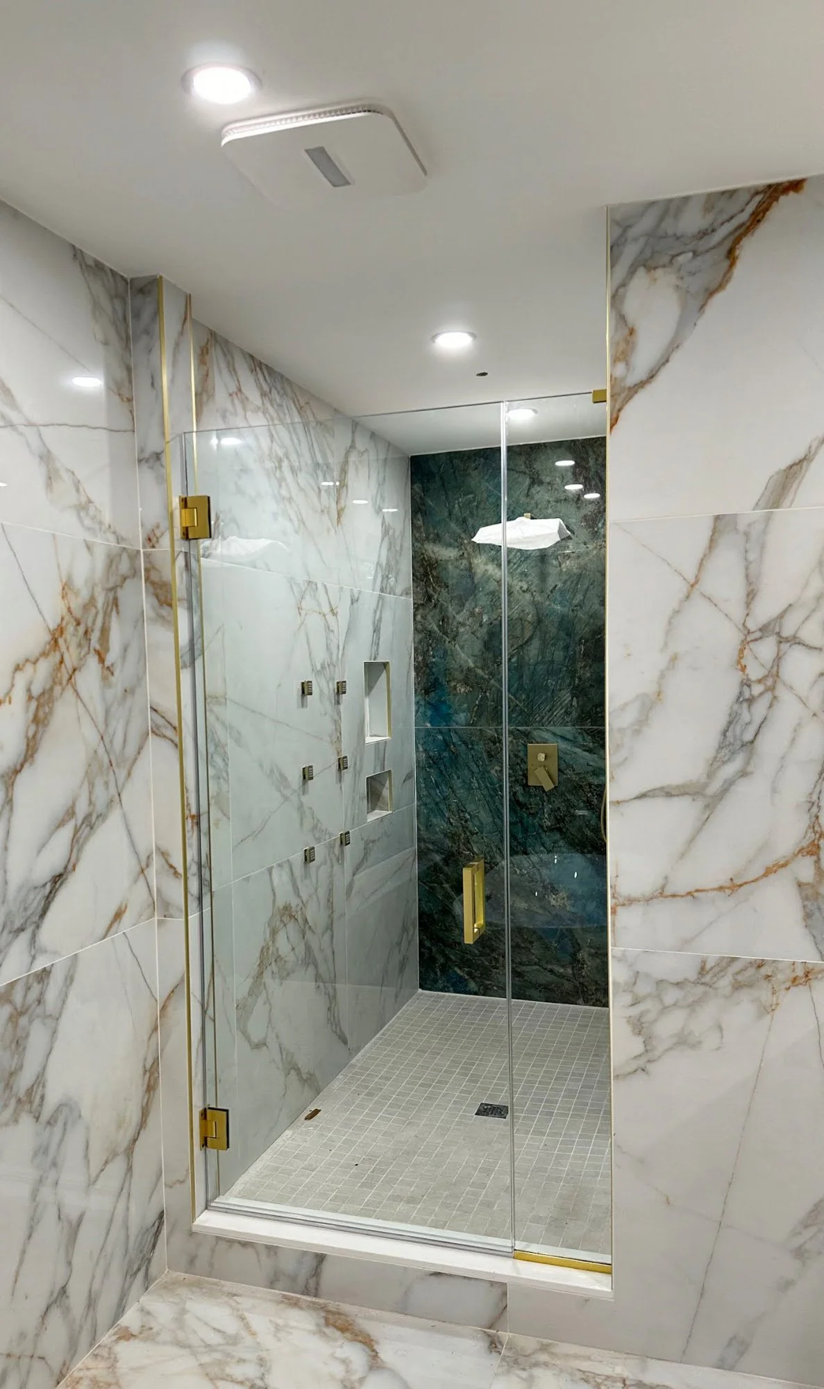 Glass Showers-172.jpg