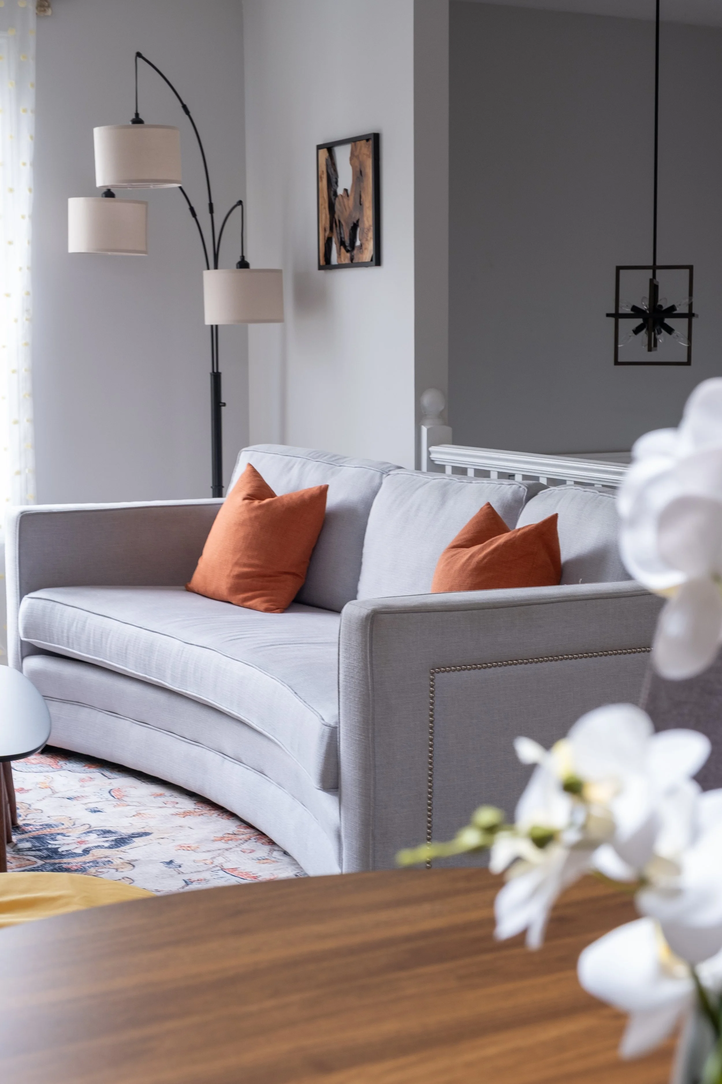 Airbnb interior photography, bright living room, natural light, Niagara, Oakville, Mississauga, Toronto