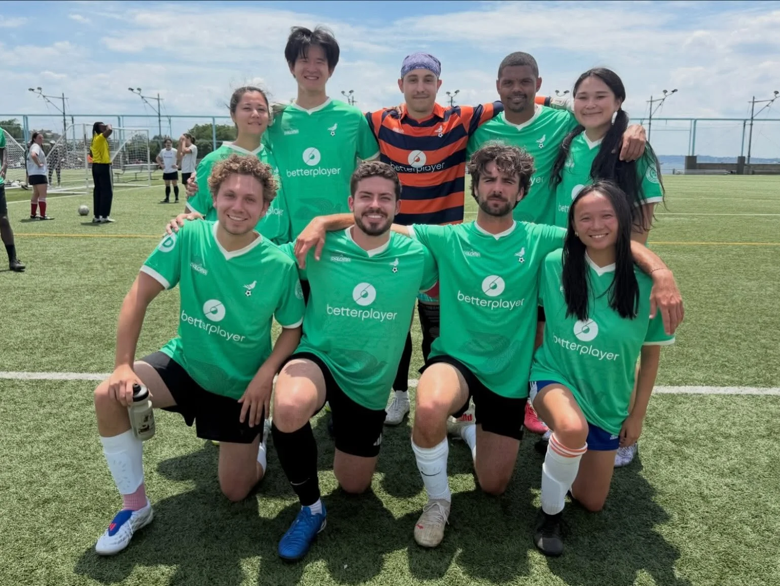 💚 GANG GREEN. NYC Footy Sundays @ Brooklyn Bridge Park, Pier 5. See you next season! 

#summerofsoccer #brooklynsoccer #bk #footyvibes