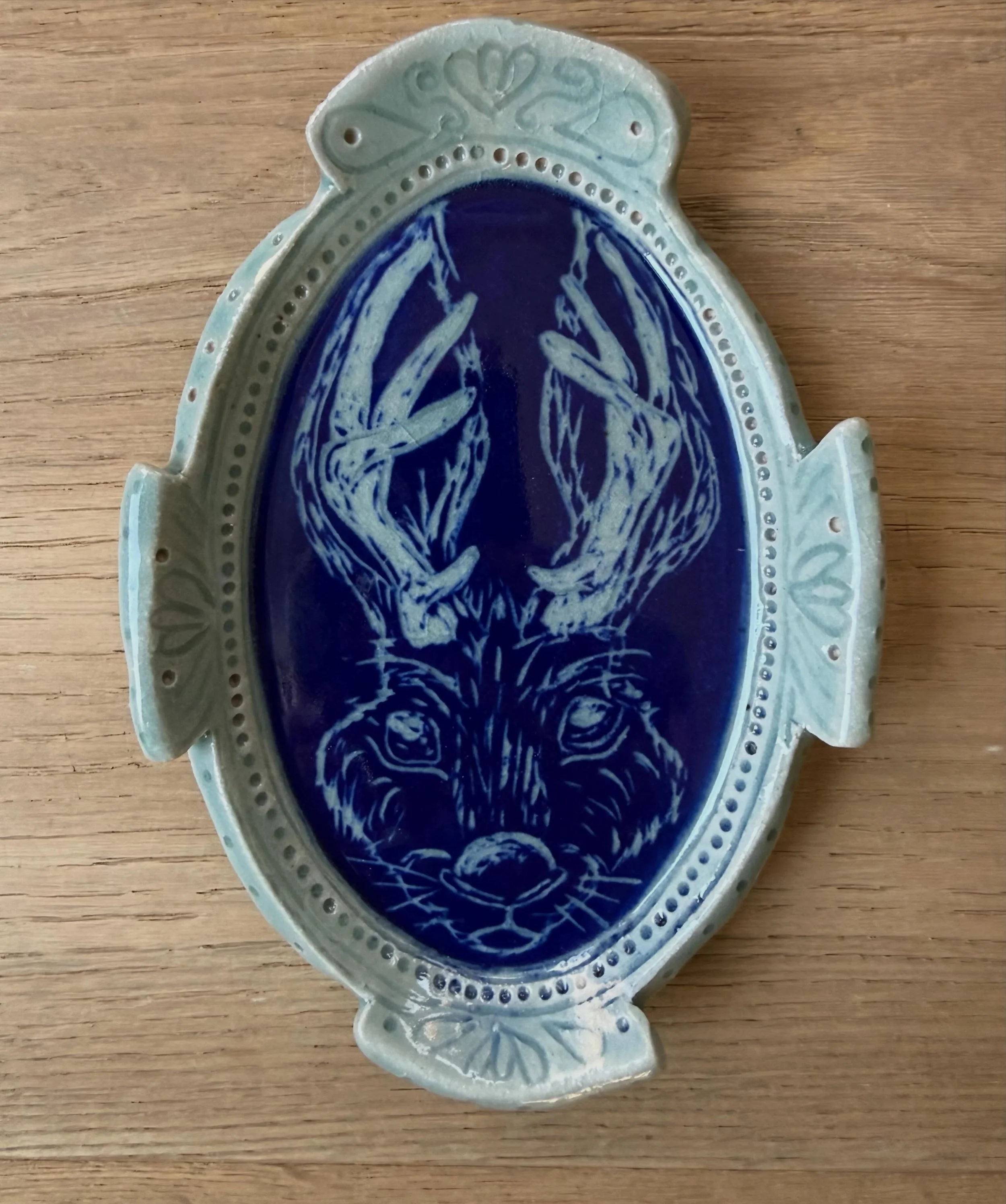 Check out this jackalope hanging piece this weekend @eyeofthedogartcenter Dirt Dauber Festival!
#dirtdauberfestival #eyeofthedogartcenter #arrowceramicsatx #sgrafittoceramics
