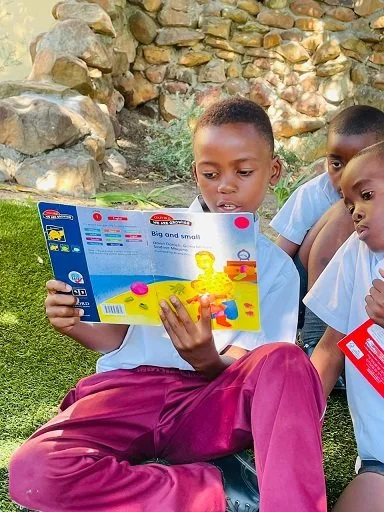 kinderhilfe-kapstadt-imizamo-yethu-lesen.jpg