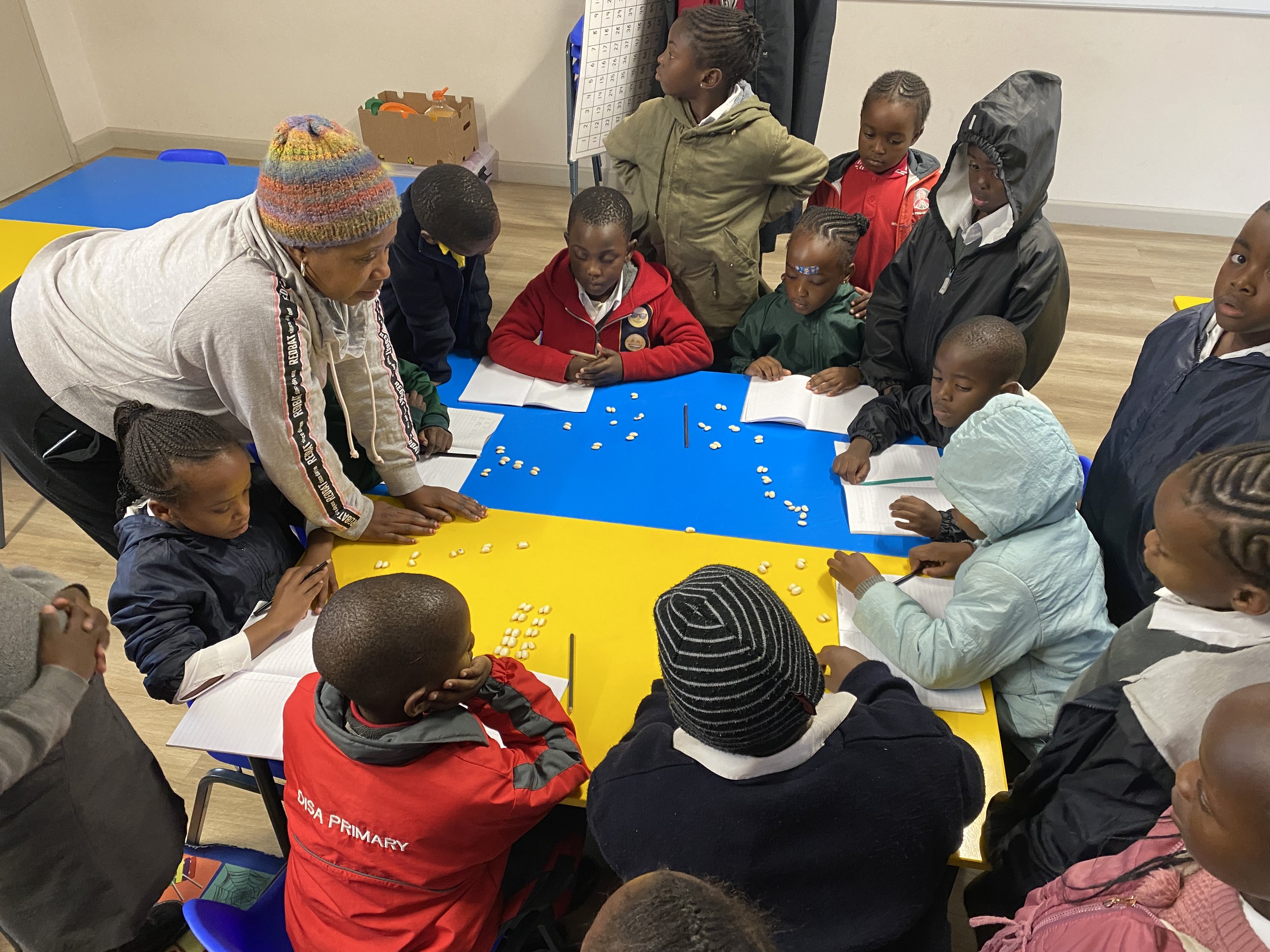 kinderhilfe-kapstadt-imizamo-yethu-learning-hub-kinder-lernen.JPG