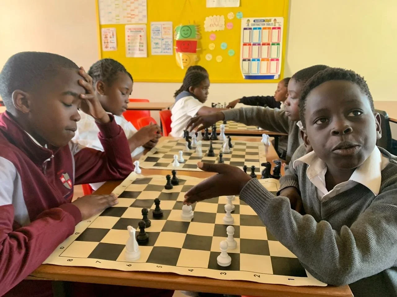 kinderhilfe-kapstadt-imizamo-yethu-schach-unterricht.jpeg