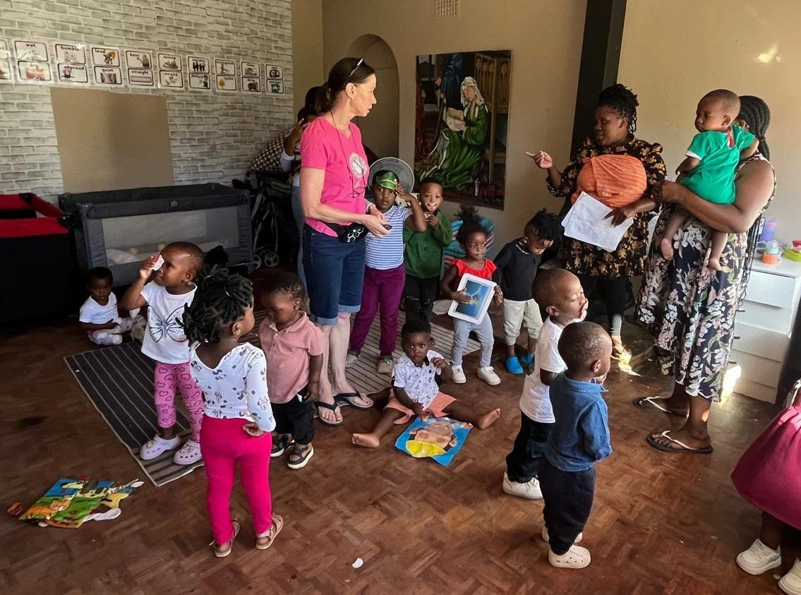 kinderhilfe-kapstadt-funda-kunye-schulzimmer.jpg