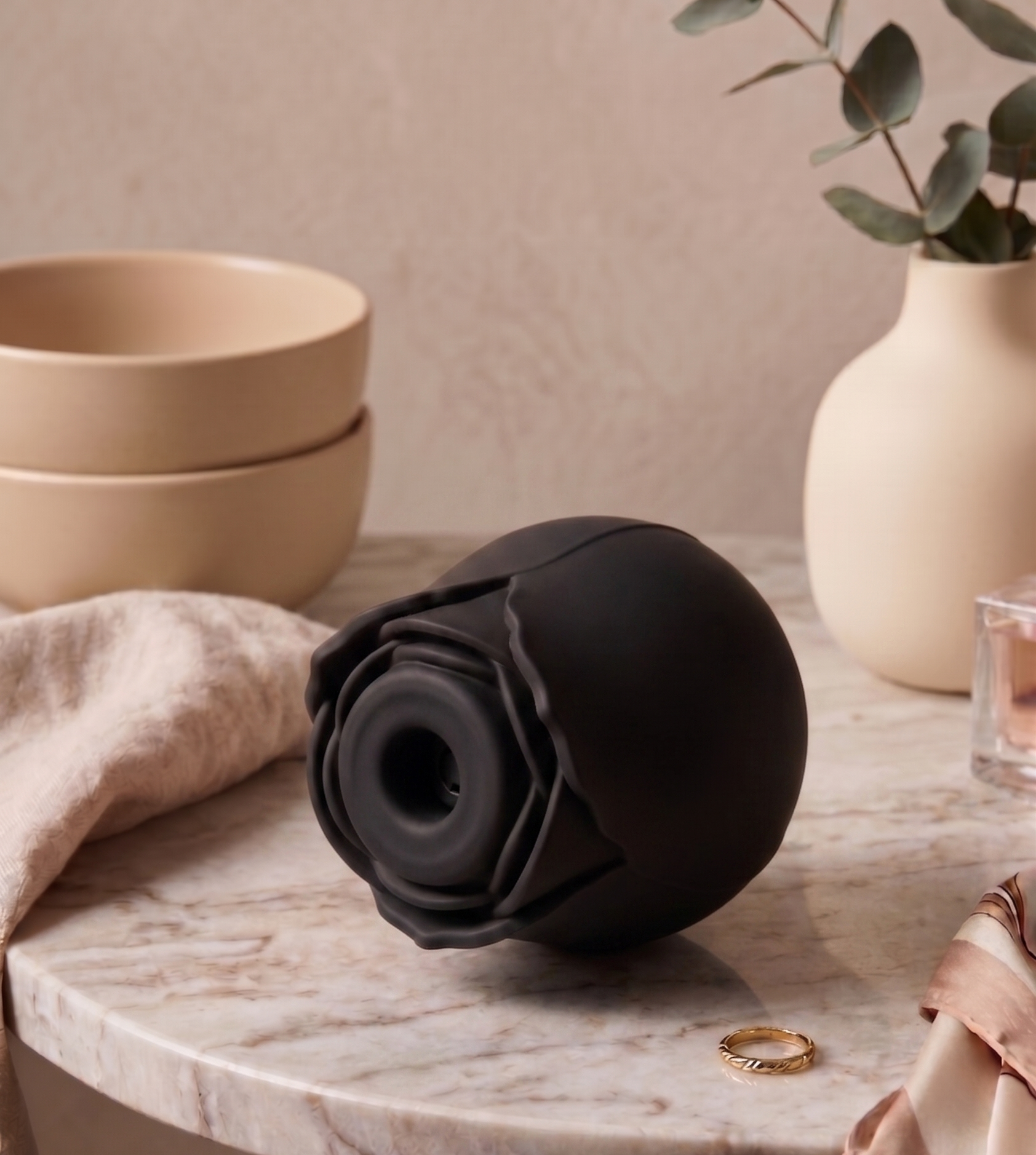Rose black sideview.png