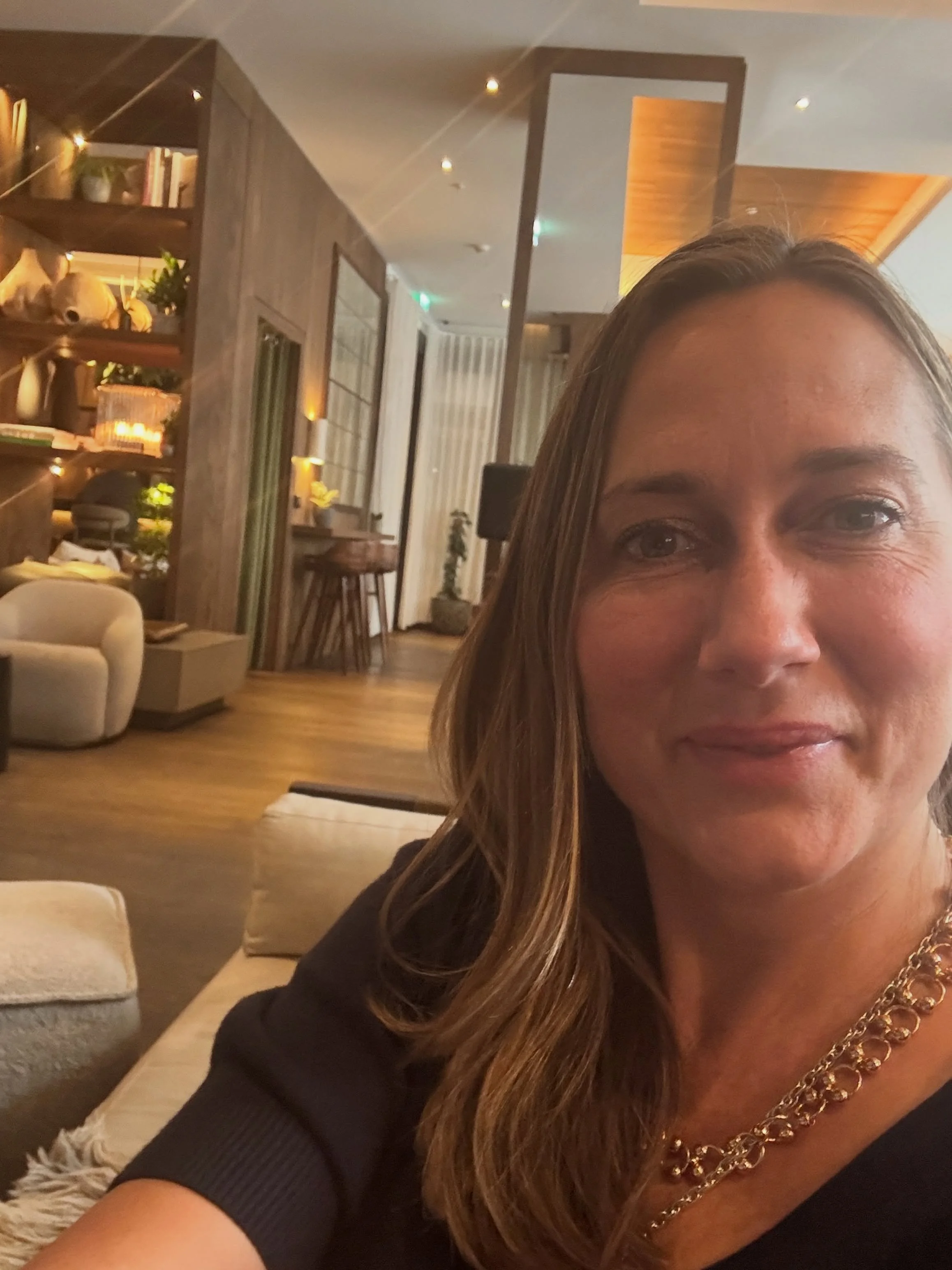 Soaking up the vibes at the beautiful 1 Mayfair Hotel following a great introductory meeting with Veronique, @bougeavecmoi_studio. 

Can&rsquo;t stop laughing as my phone keeps telling me &lsquo;clean your front camera&rsquo;. Kind of killing the vib