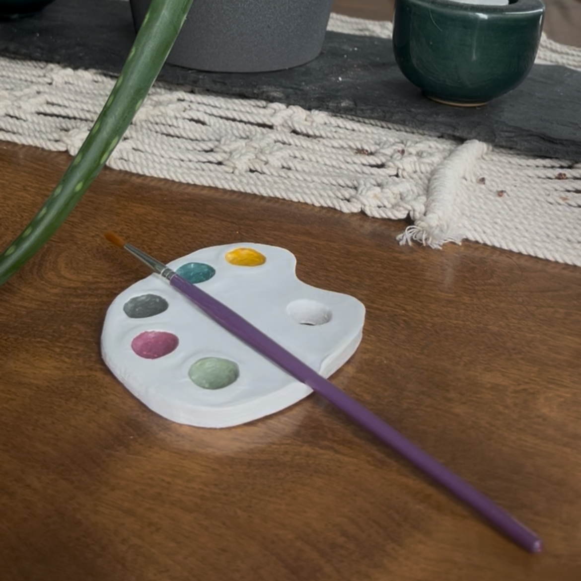Paintbrush holder air dry clay artist palette Melissa Träumerin mtraumerin Traumerin Seattle based artist