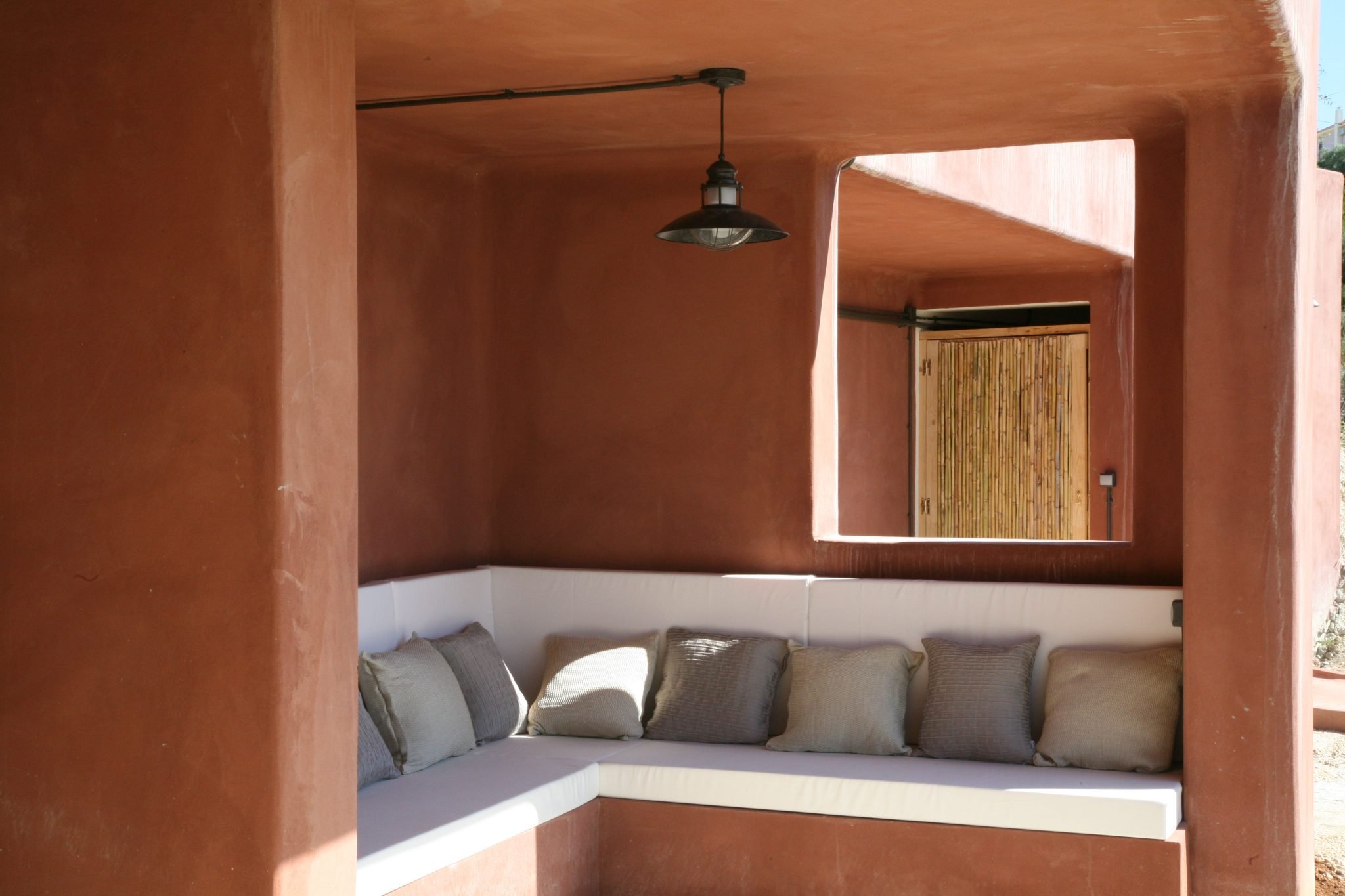 vericoco-retreat-outside-dinning-area-sofa-2048x1365.jpg