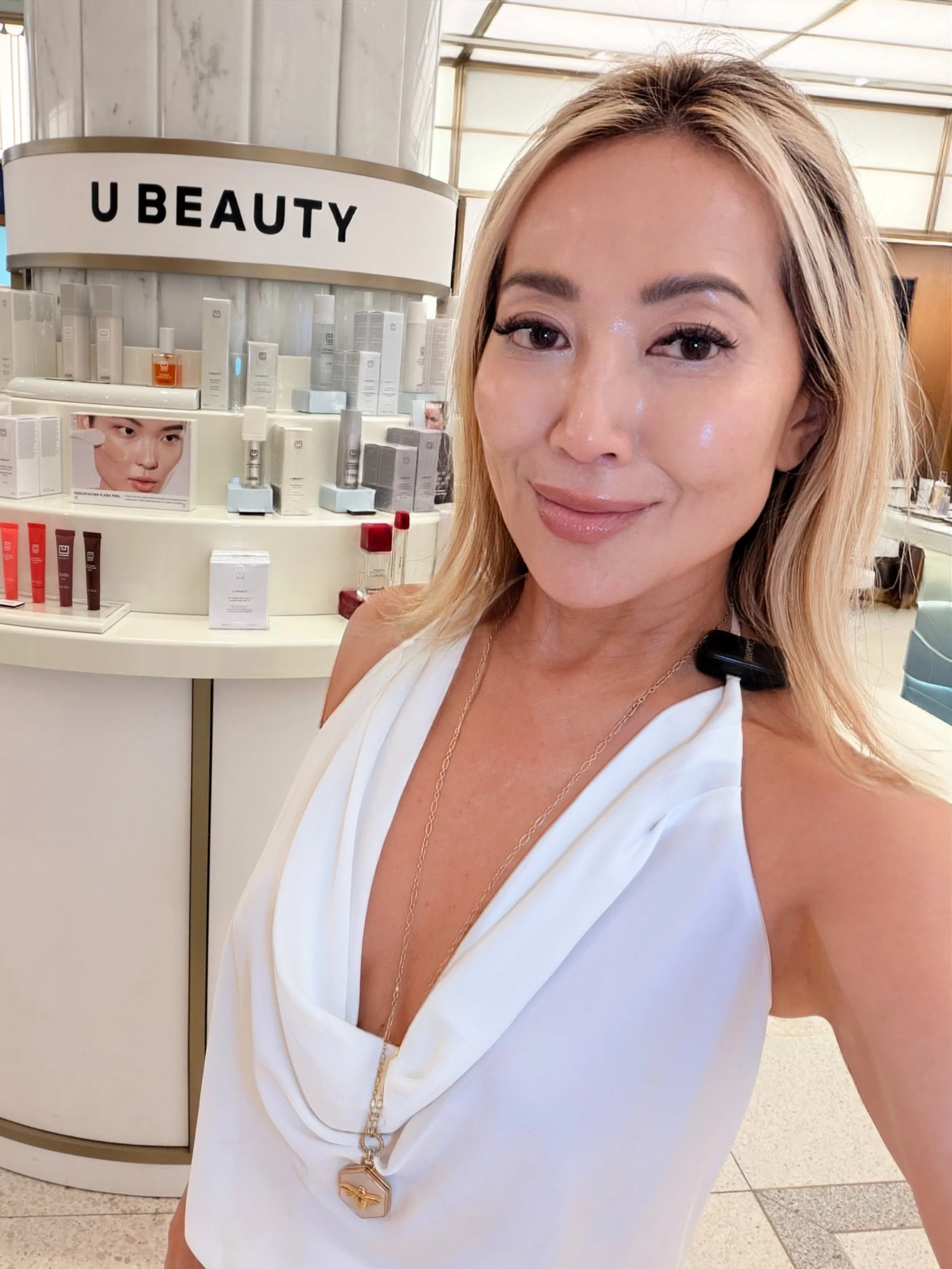 Hybrid lash extensions are perfection on the beautiful Tina Craig, skincare innovator/founder of @ubeauty, gets her lashes done by Saika Satomi , founder of @saikabeautybh and @rebio.us. Want to get the same lashes as Tina? Book online or text/call. 