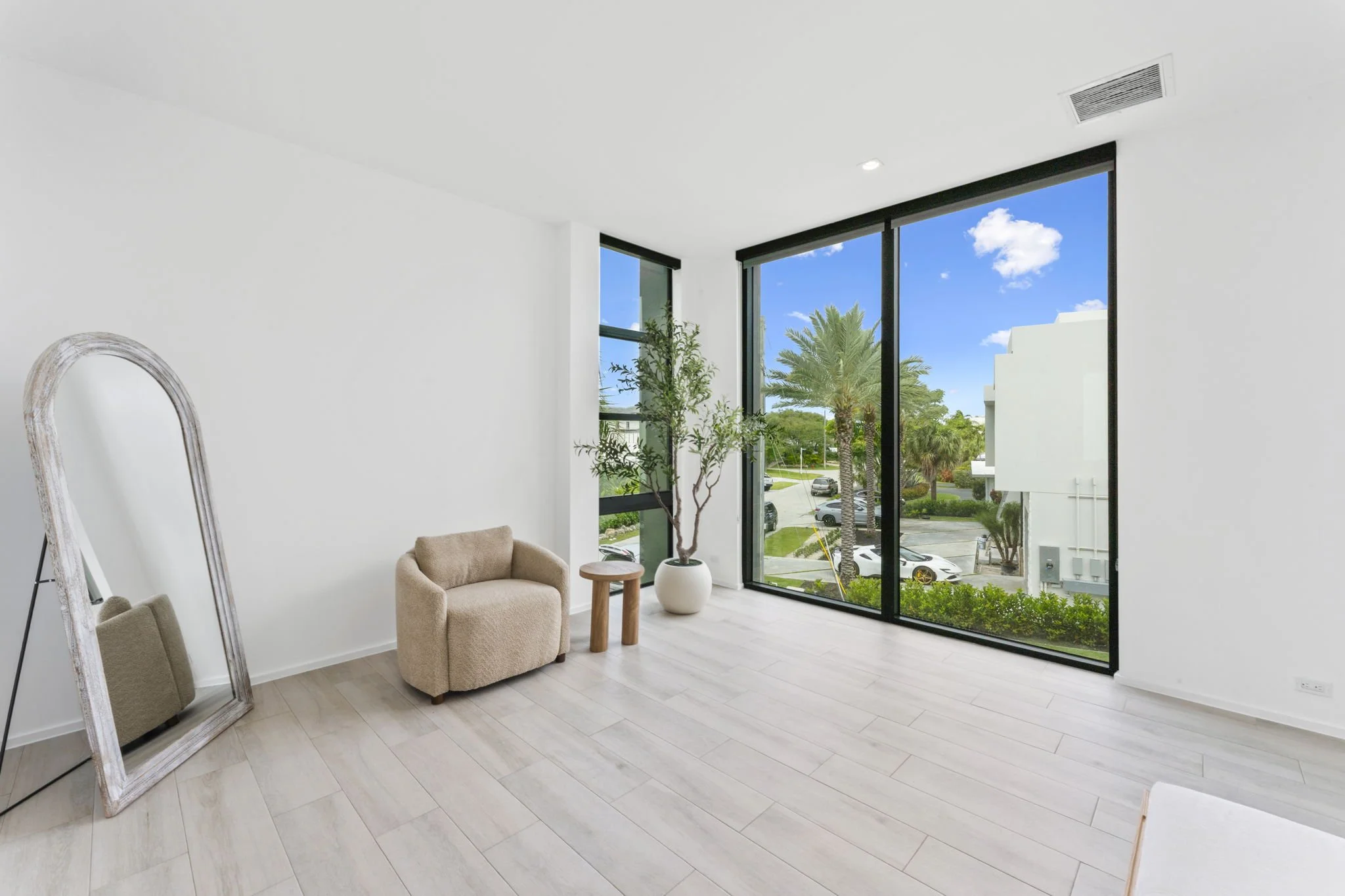 24-web-or-mls-4232-w-tradewinds-ave.jpg