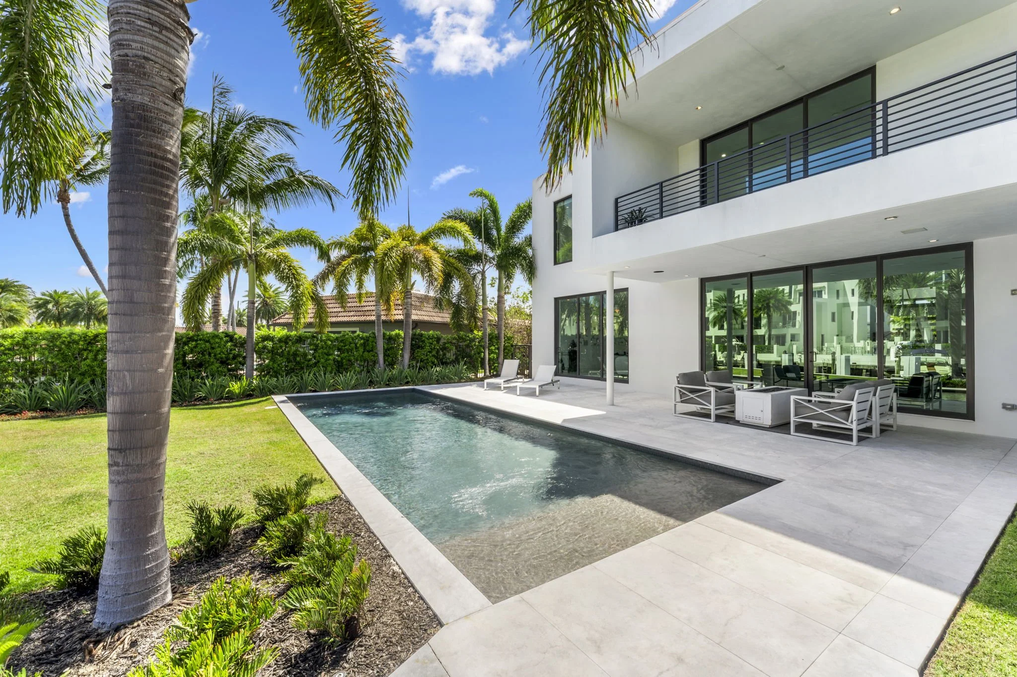 73-web-or-mls-4232-w-tradewinds-ave.jpg